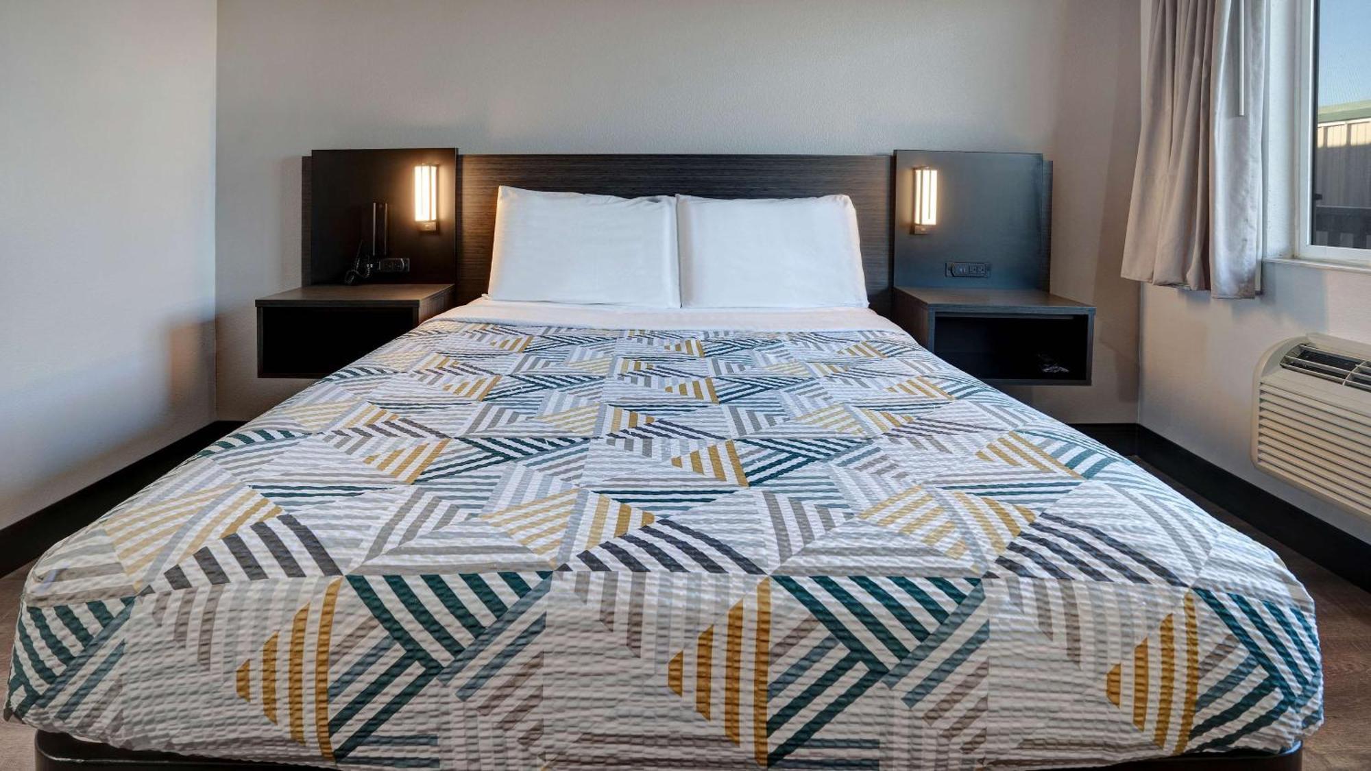 Zimmer mit Queensize-Bett – barrierefrei mit rollstuhlgerechter Dusche