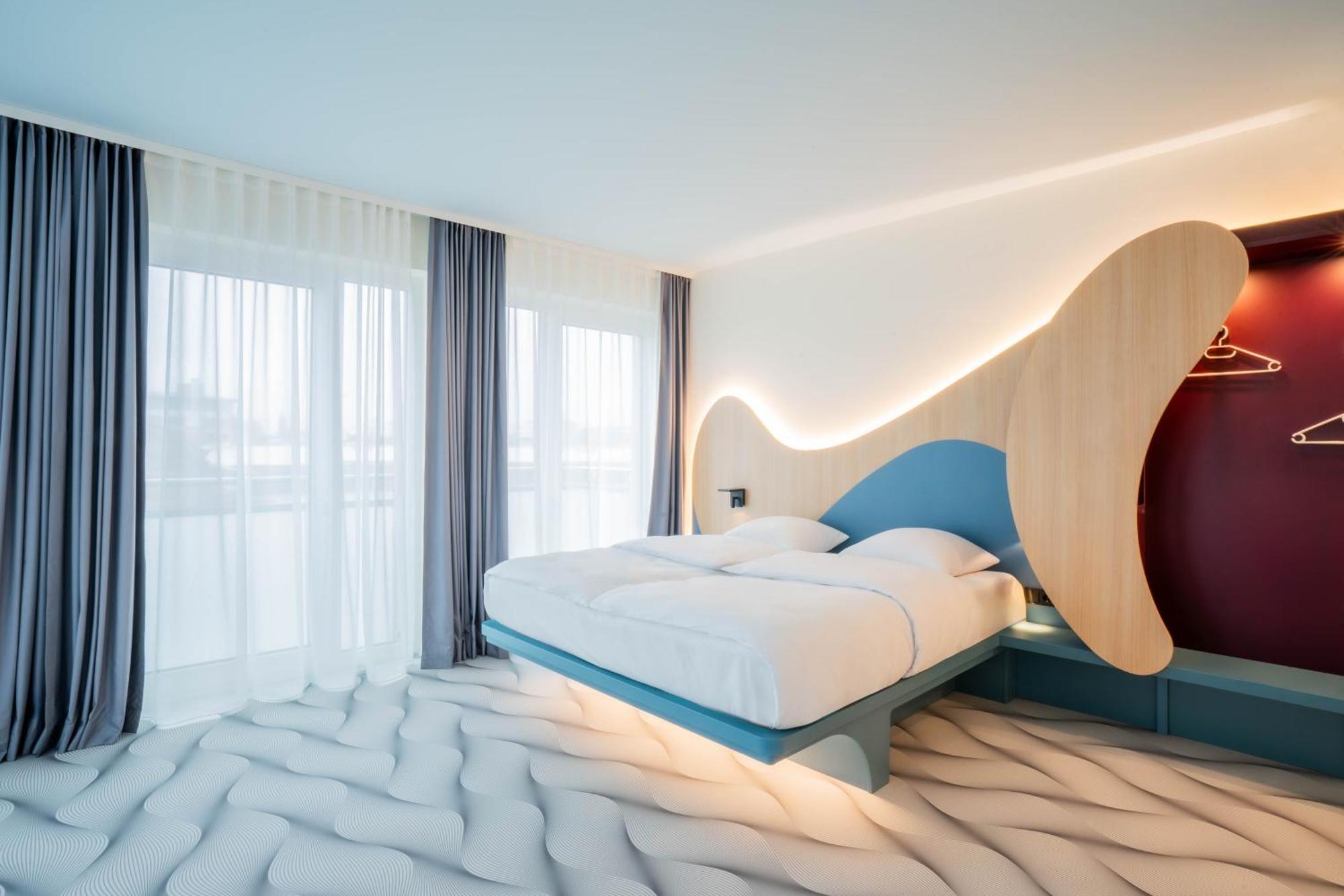 Superior Design Room with Balcony