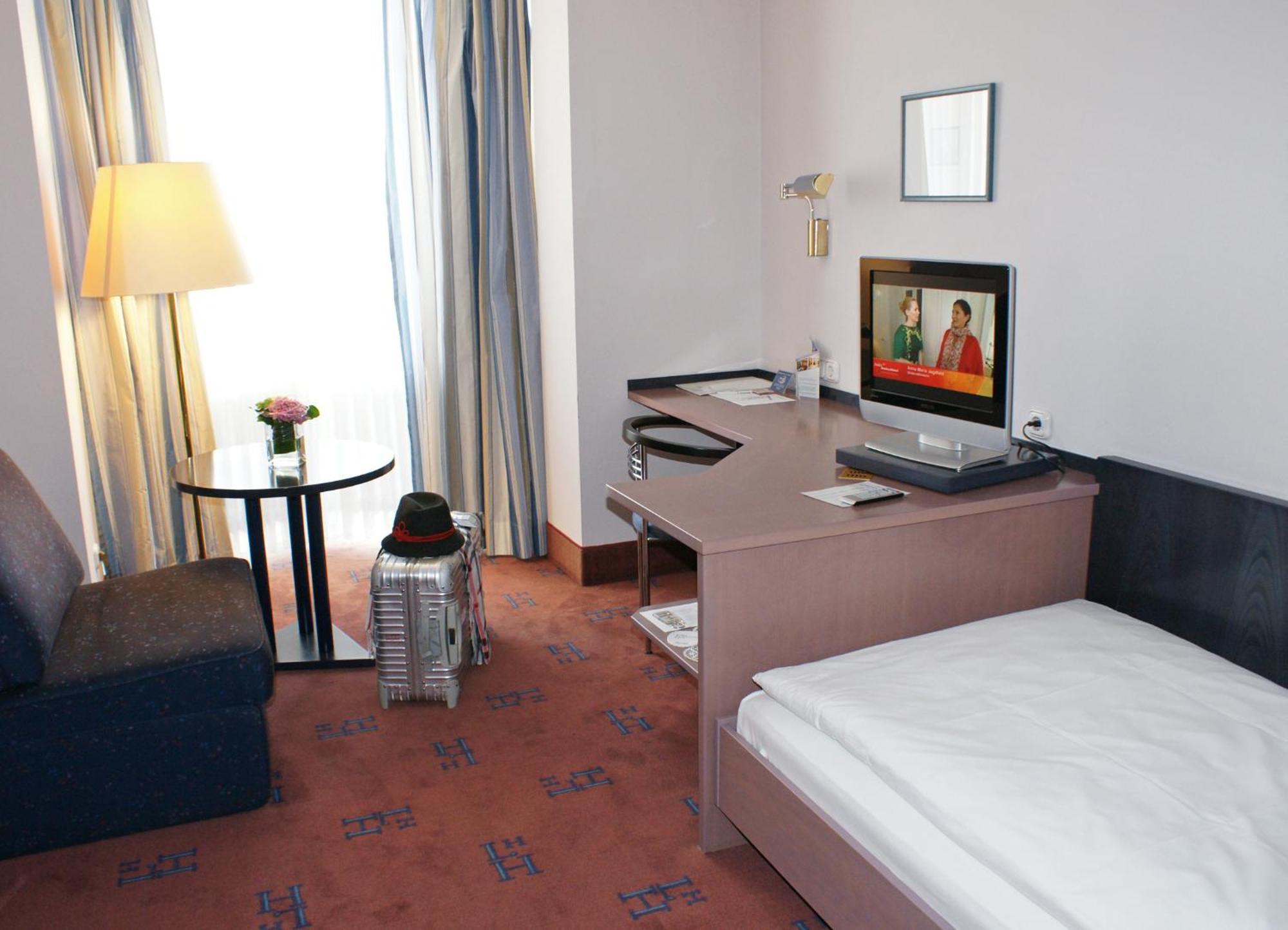 Single Room,805443633:JPEG
