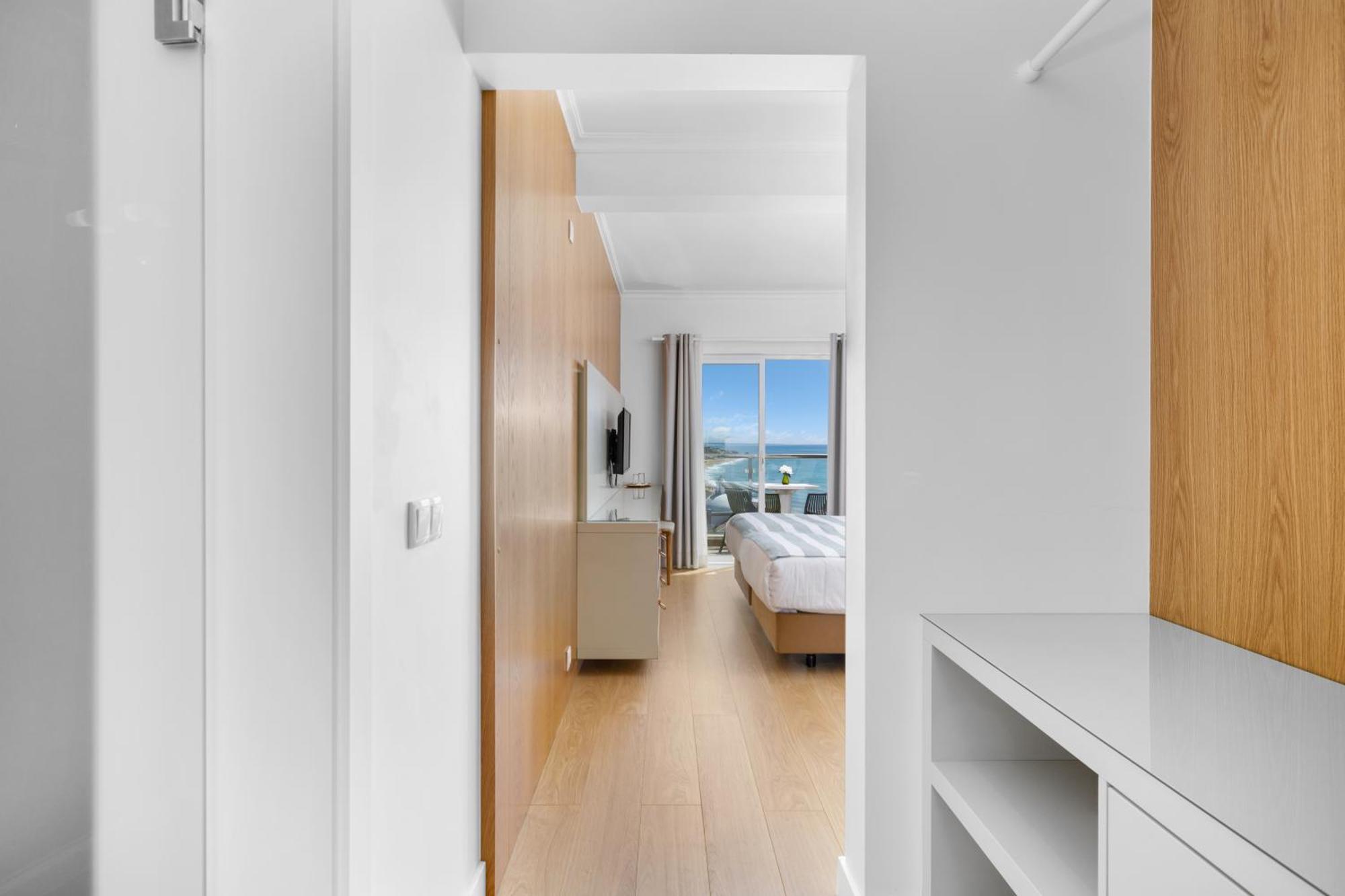 Quarto Superior com Cama de Casal ou 2 de Solteiro e Vista do Mar