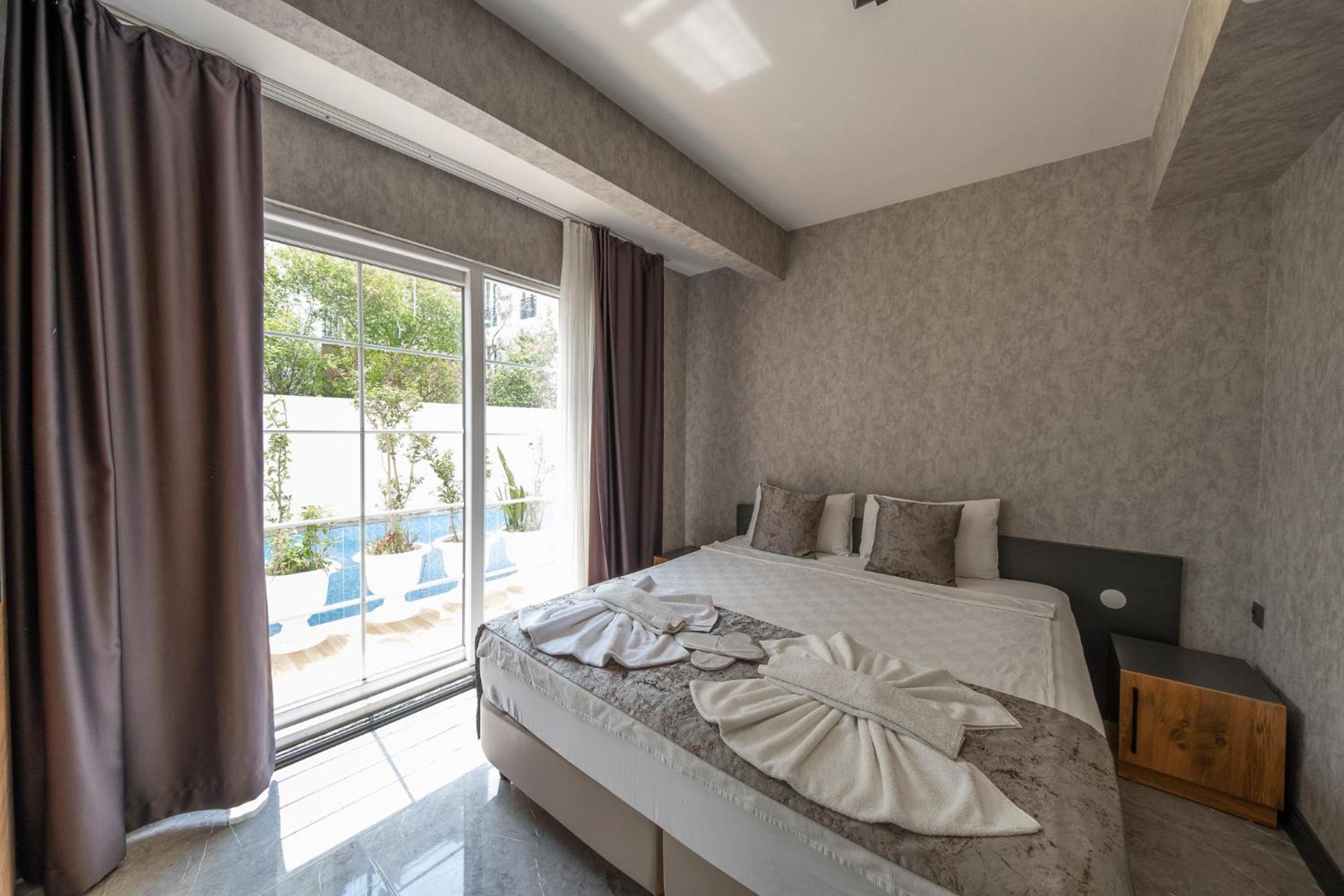 Deluxe Suite with Spa Bath