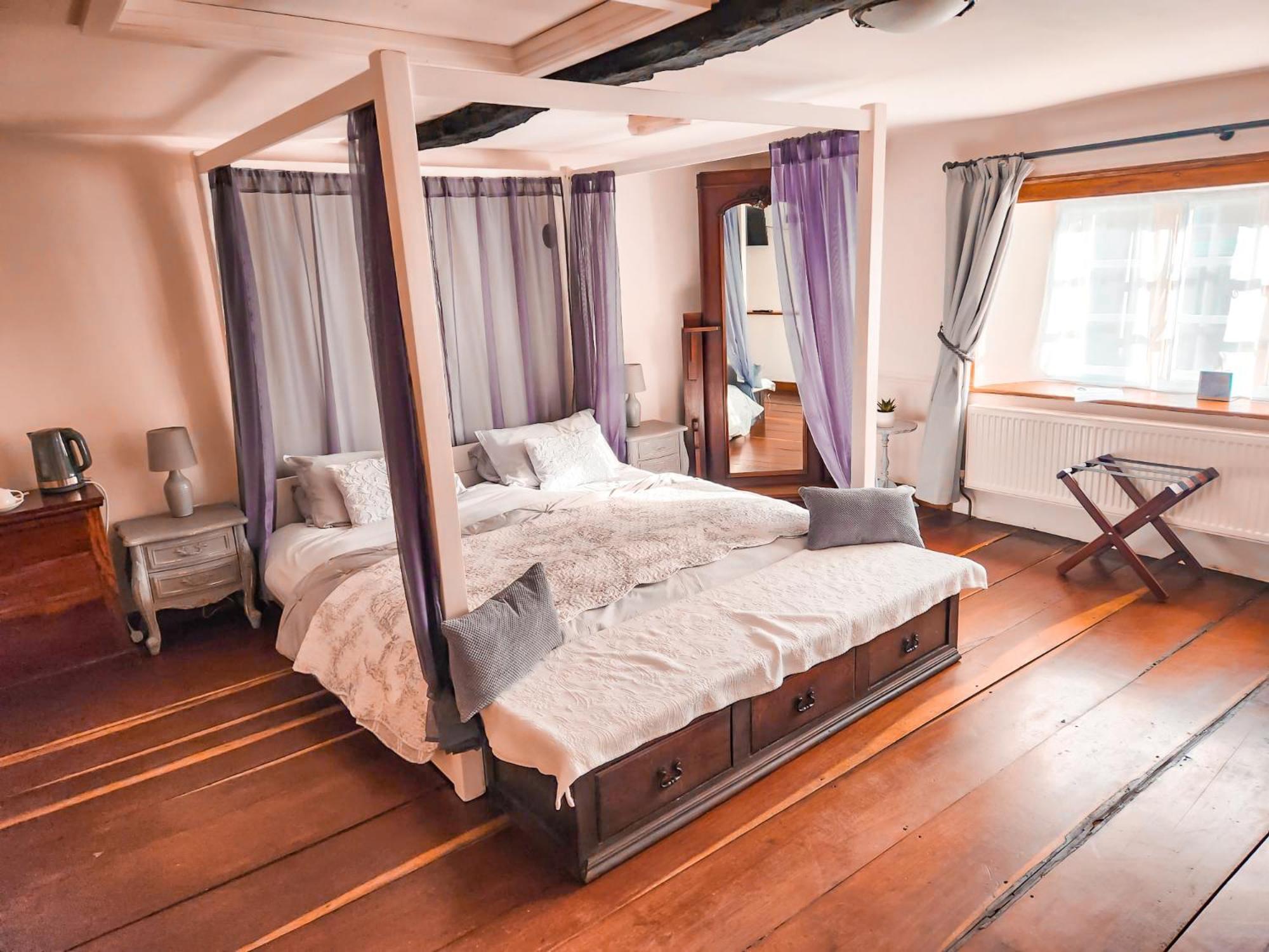 Deluxe King Room