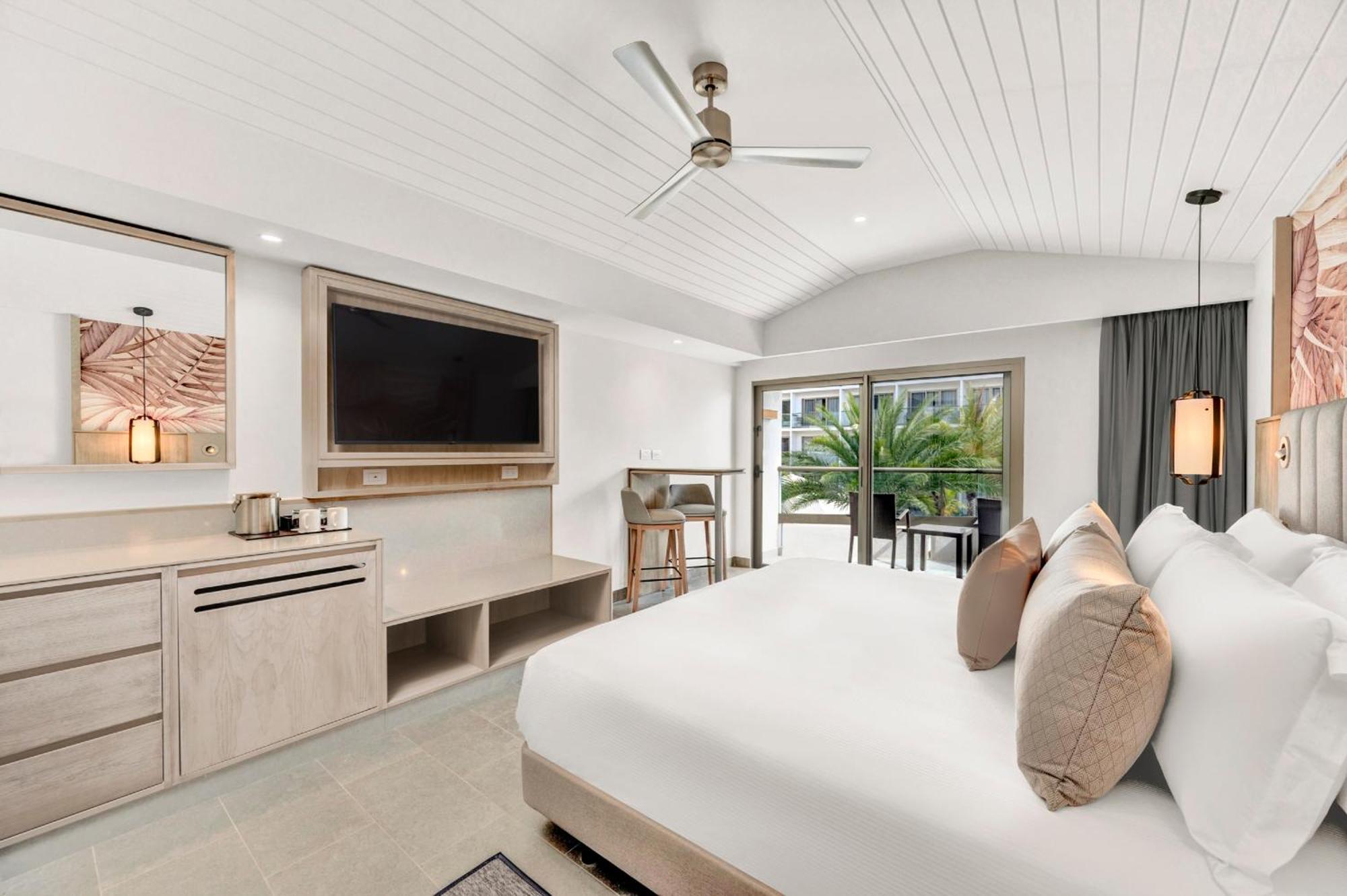 Luxury Pool View Room,1599772220:JPEG