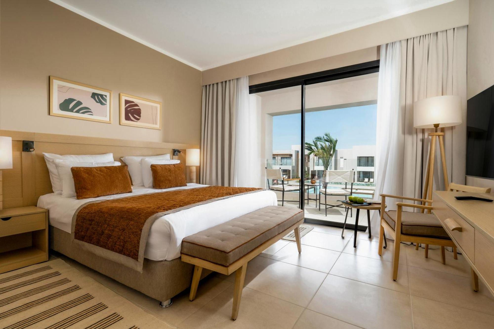 Deluxe Kamer met Queensize Bed en Zijdelings Uitzicht op Zee