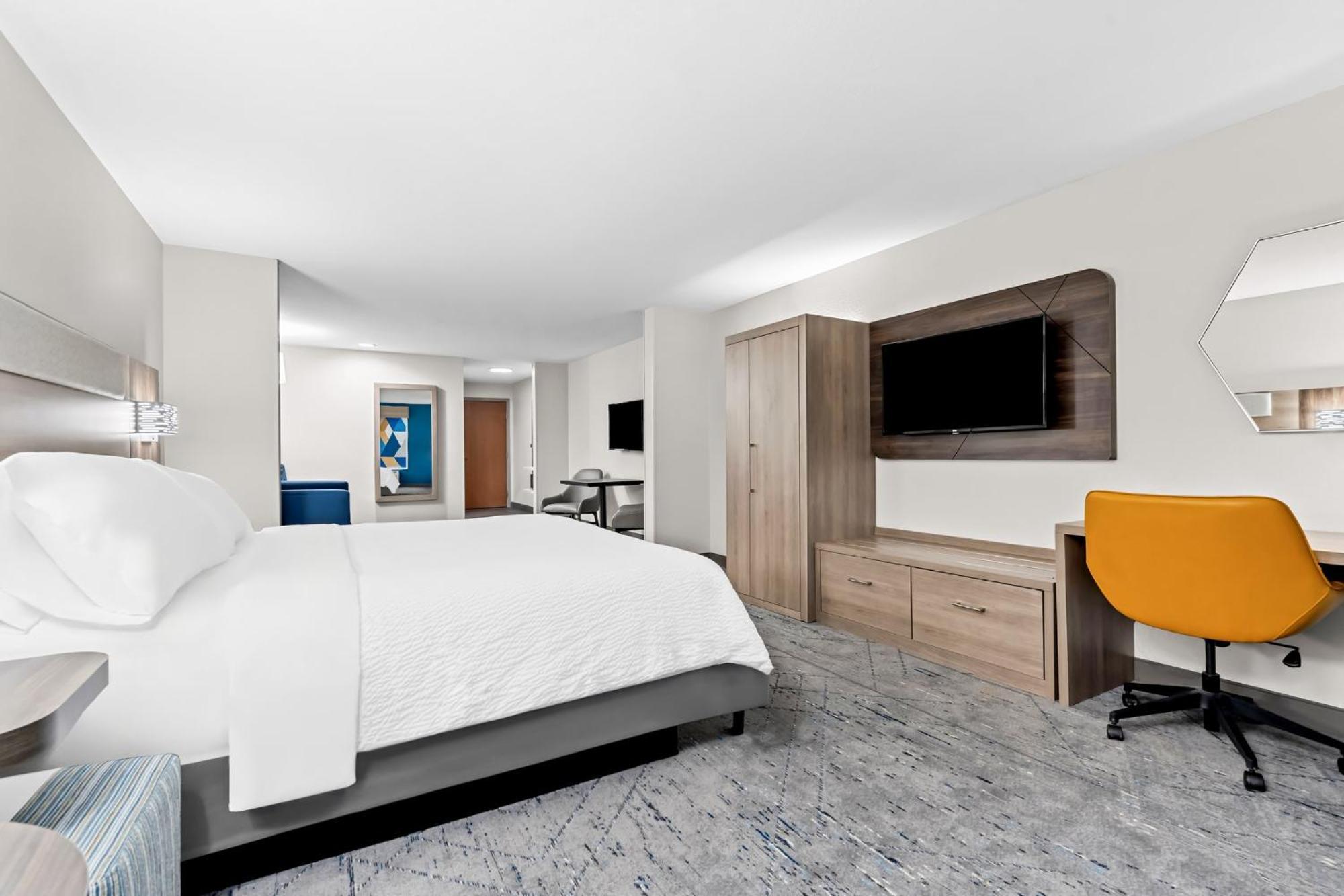King Suite with Sofa Bed - Non-Smoking