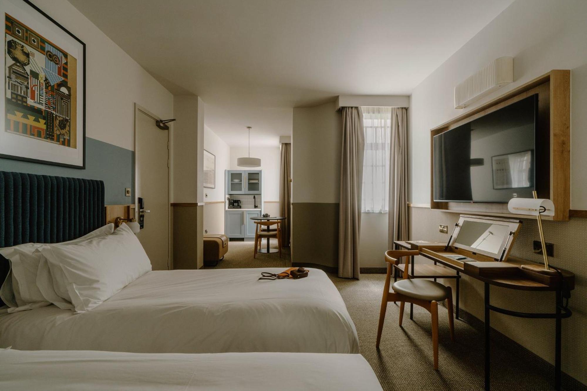 Superior Queen Room,1611051489:JPEG