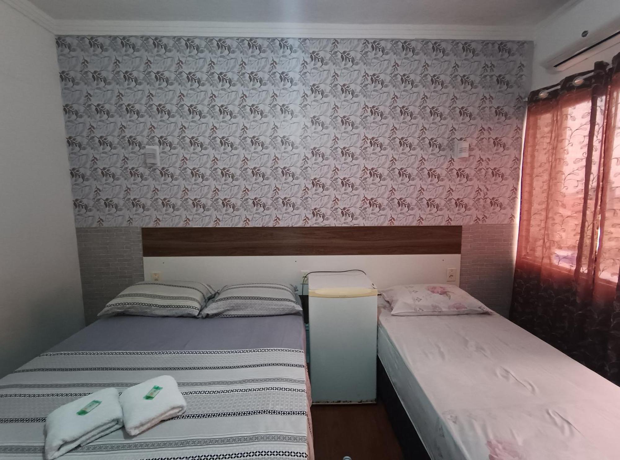 Quarto com Cama de Casal ou 2 de Solteiro