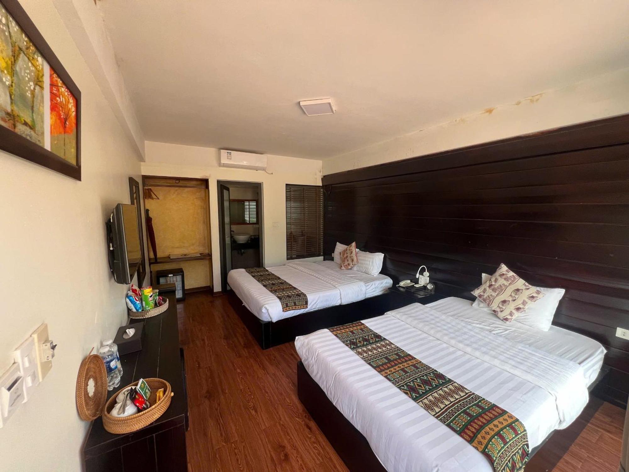 Superior Triple Room with Window