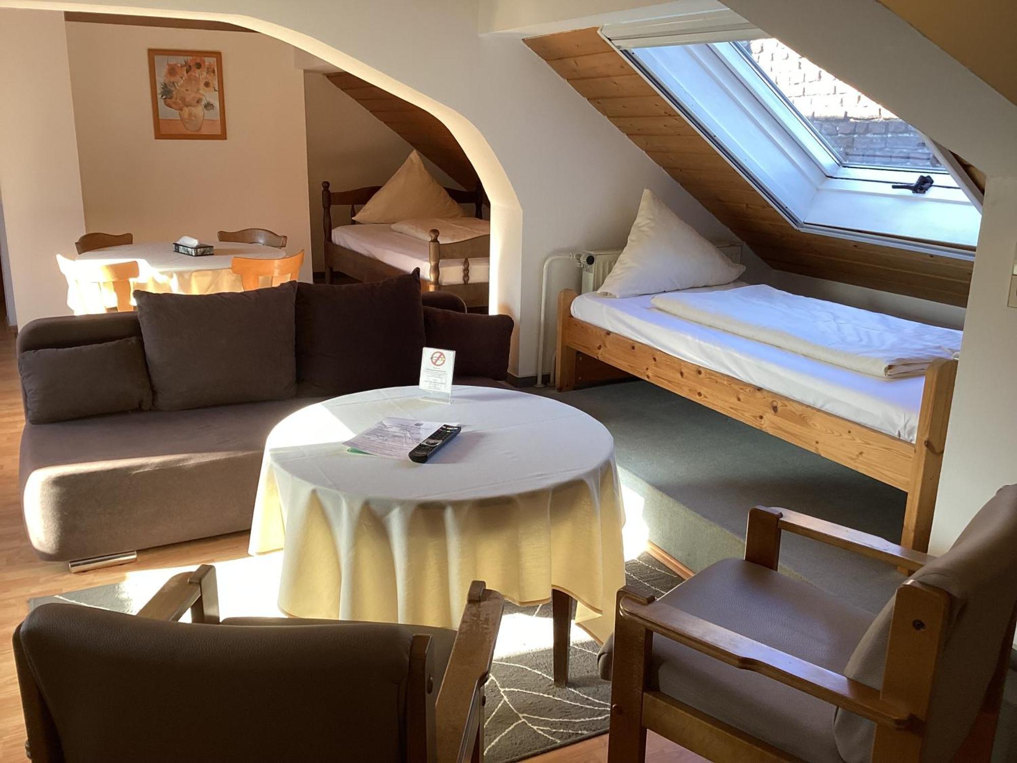 Familienzimmer (6 Erwachsene)