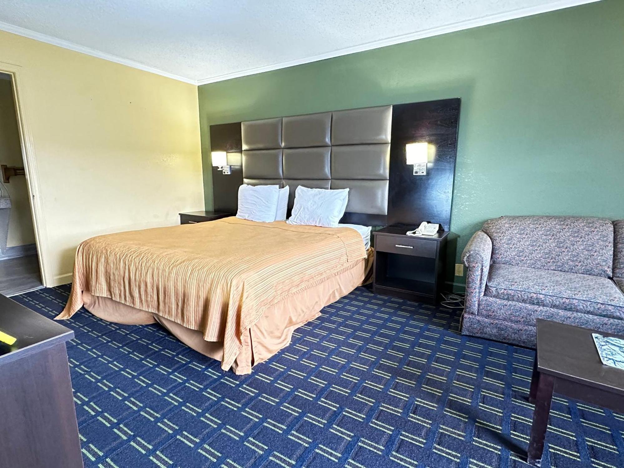 King Room - Accessible/Non-Smoking