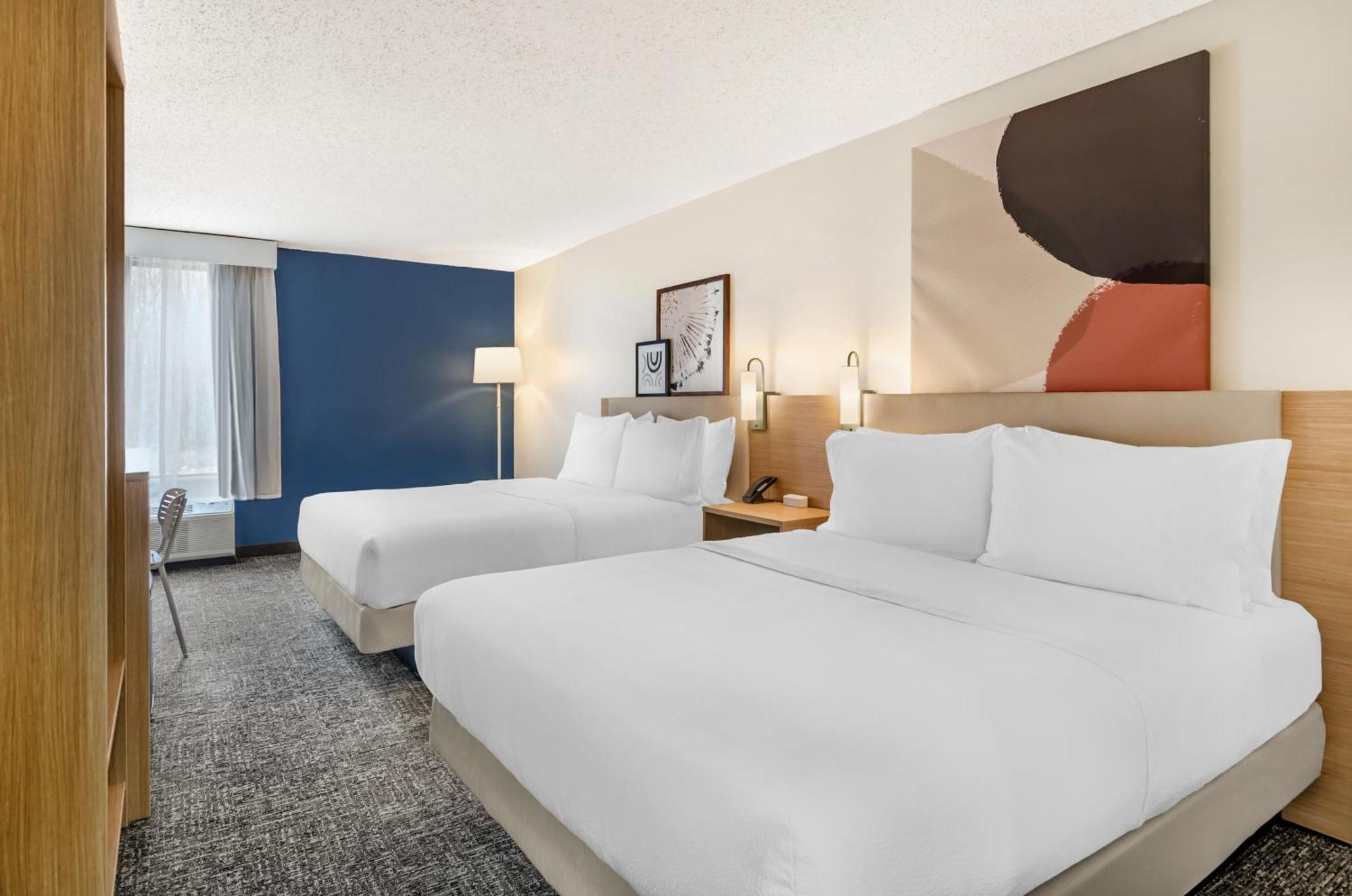 Queen Room with Two Queen Beds - Hearing Access