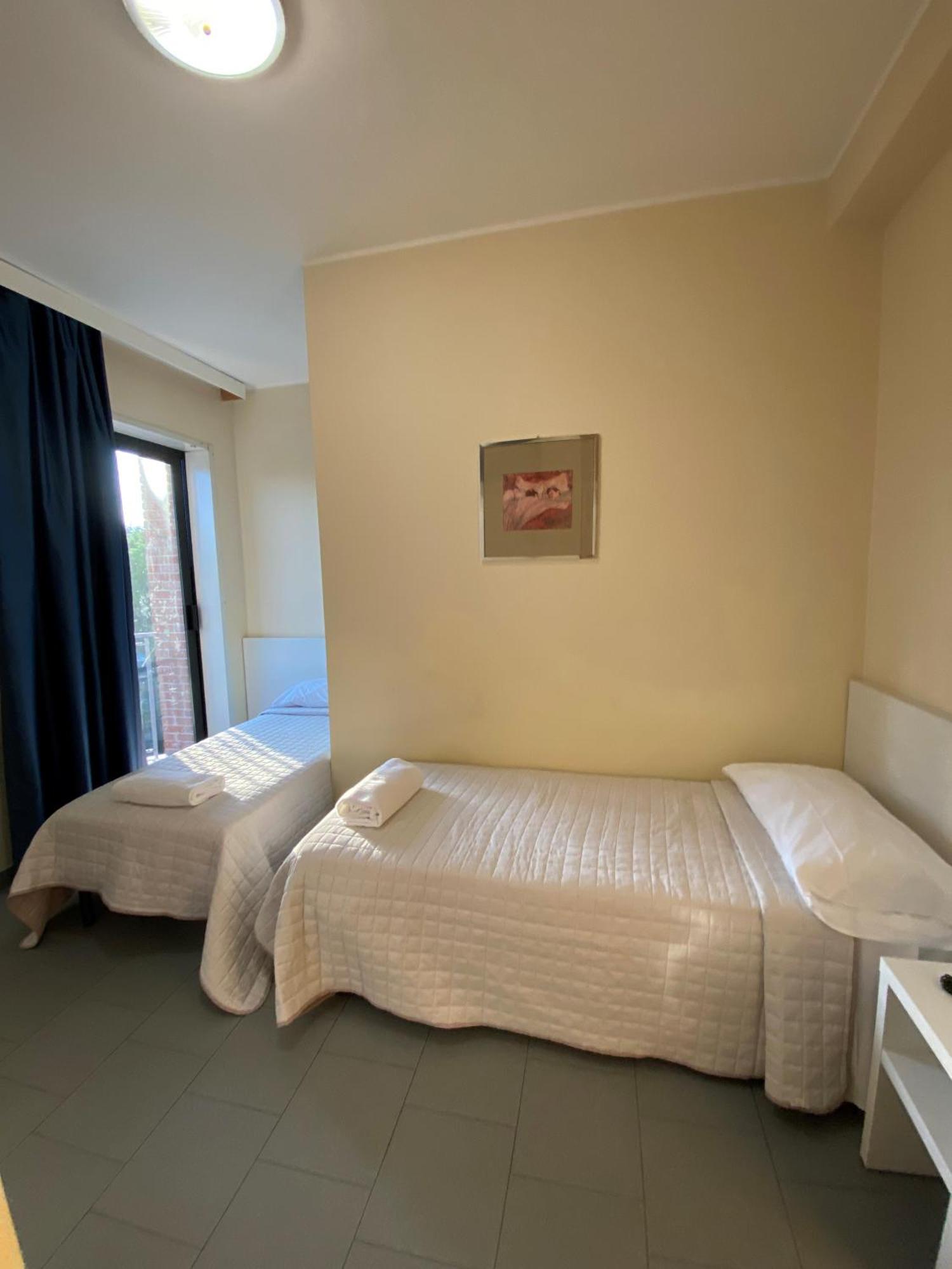 Small Twin Room,1664753633:JPEG