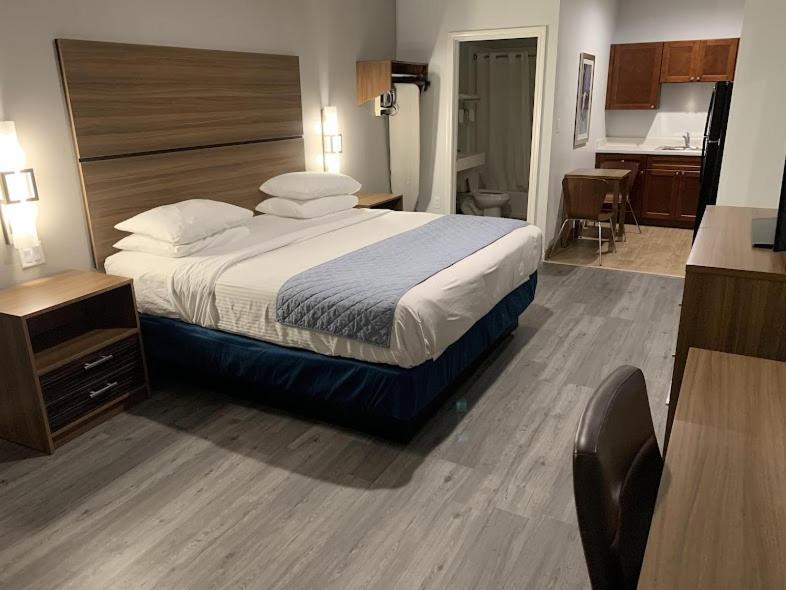King Room,1660341889:JPEG
