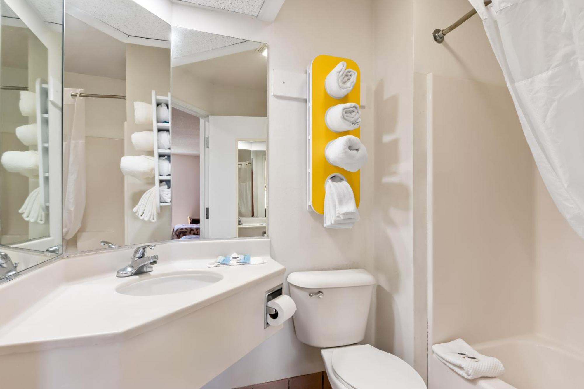 Suite Lit King-Size avec Baignoire Spa - Non-Fumeurs