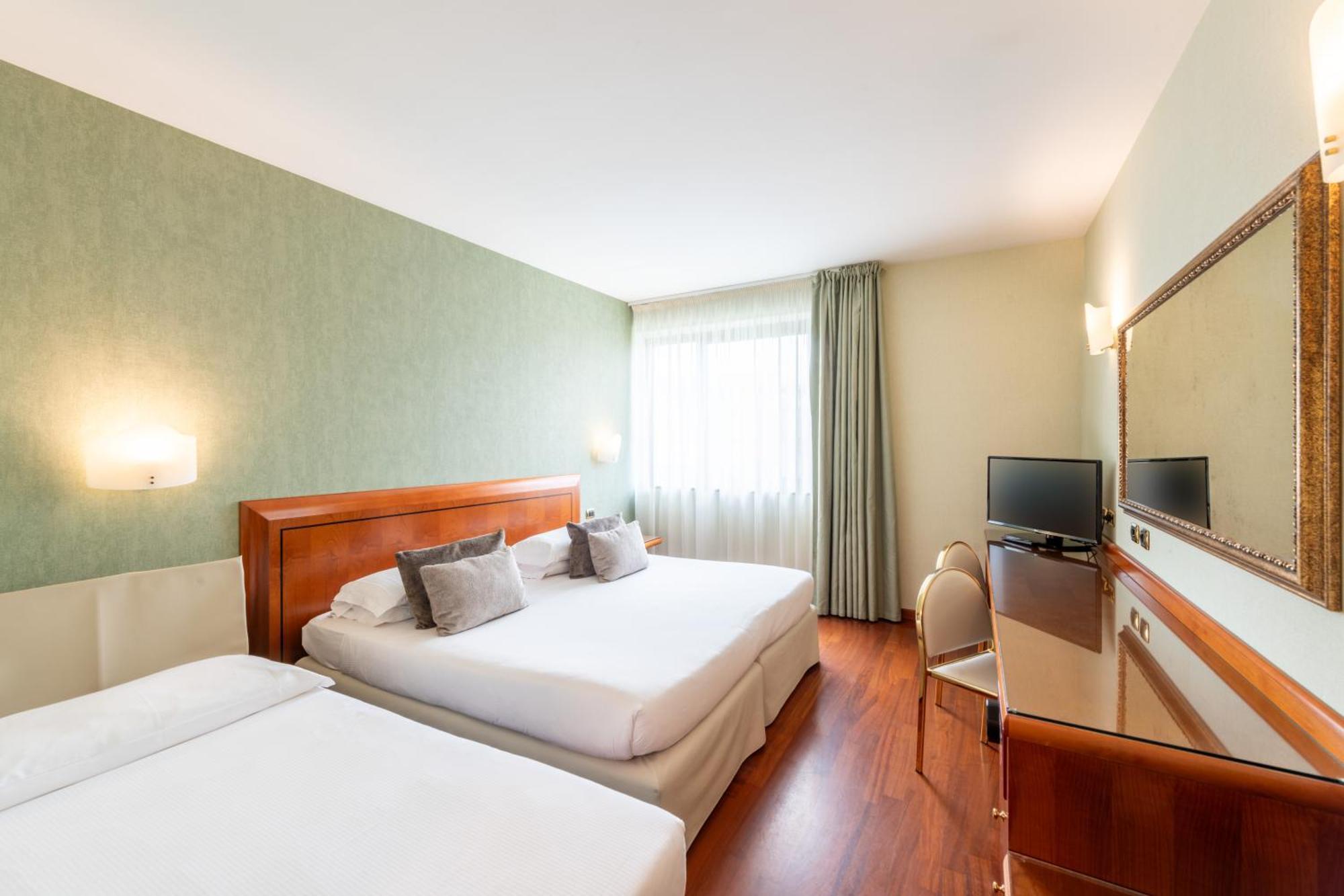 Quarto Duplo Superior com Cama Extra