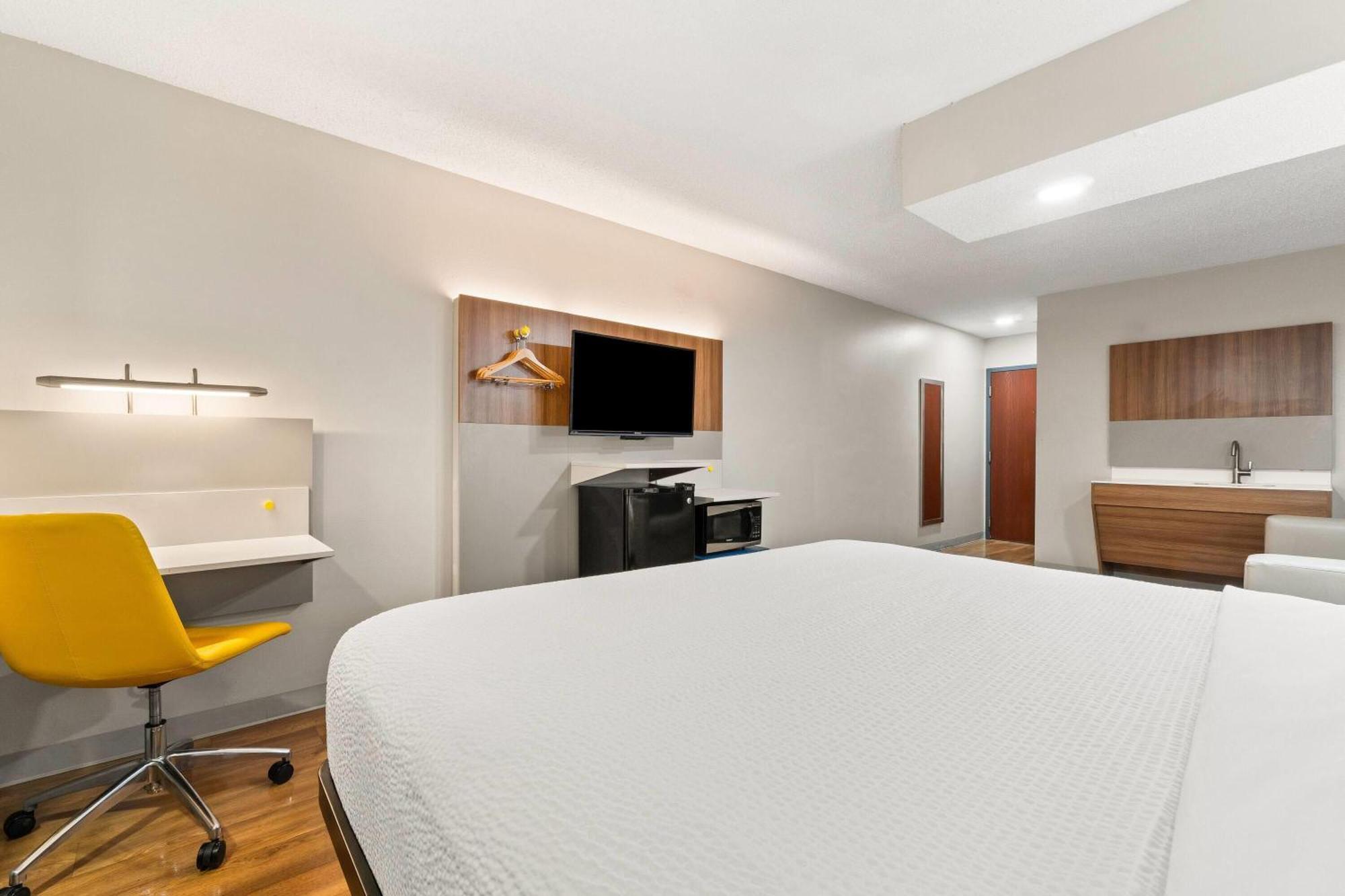 King Suite with Roll-In Shower - Mobility Accessible/Non-Smoking