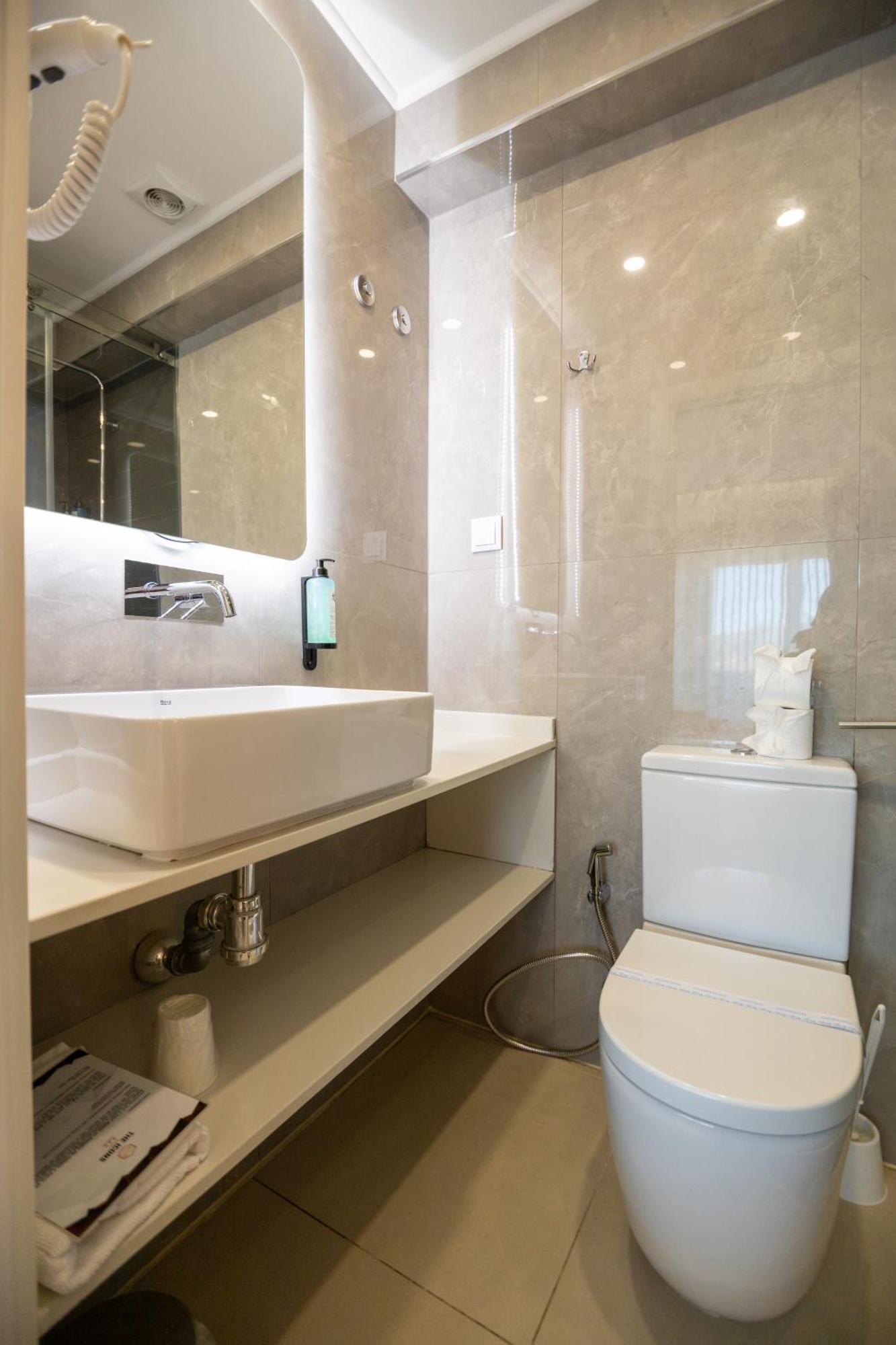 Zweibettzimmer mit Balkon