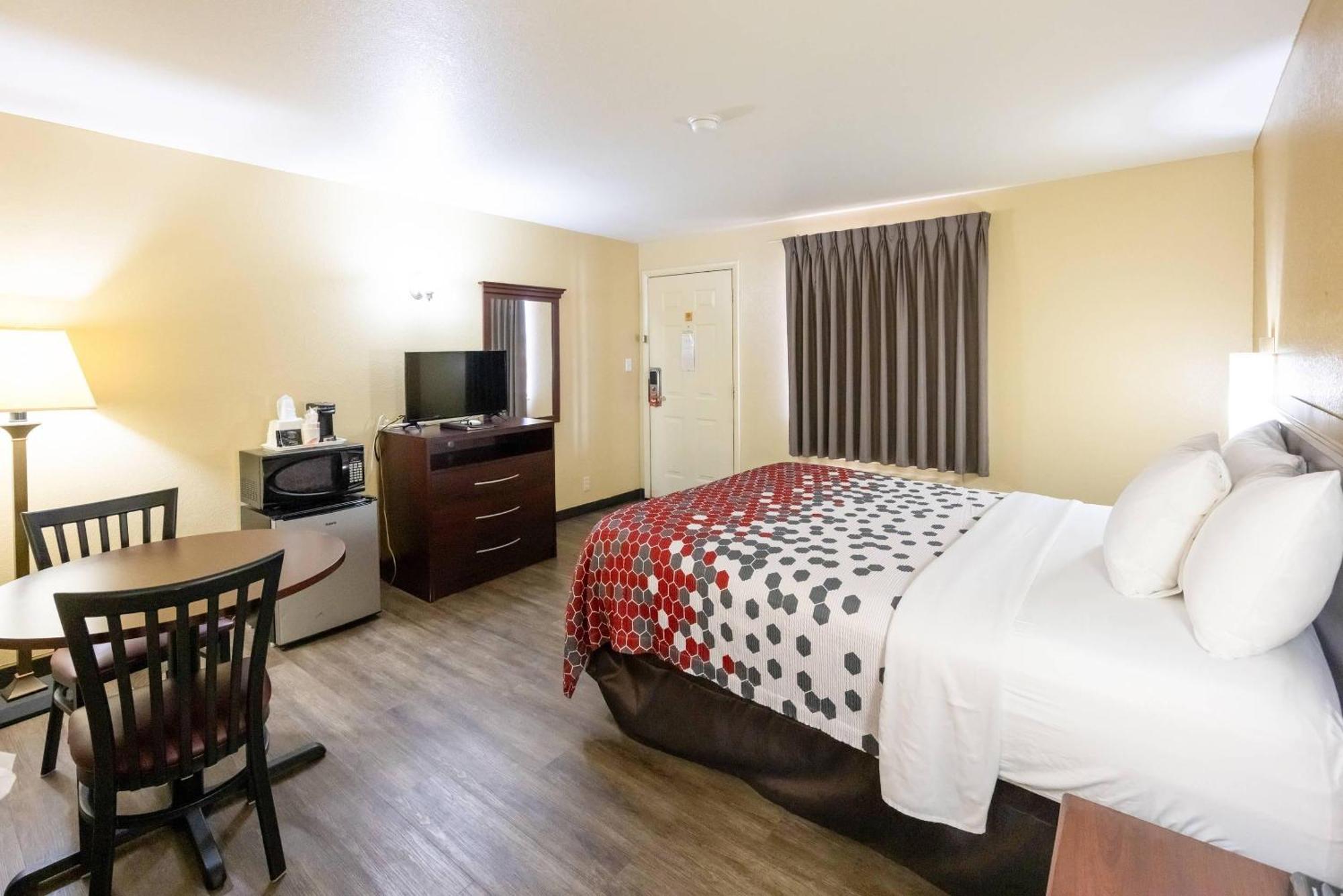 Queen Room - Accessible/Nonsmoking