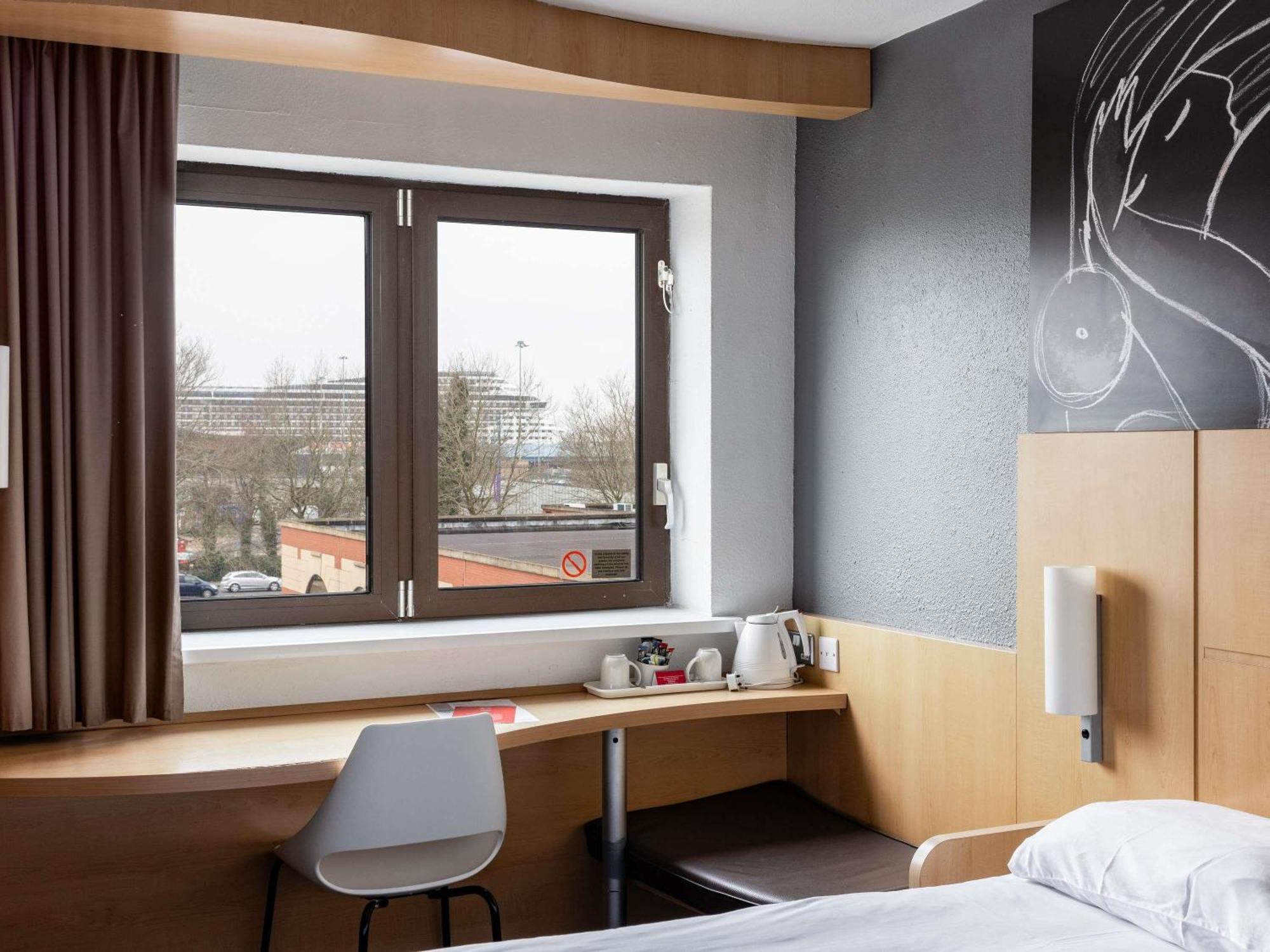 Standaard Tweepersoonskamer met uitzicht op de haven