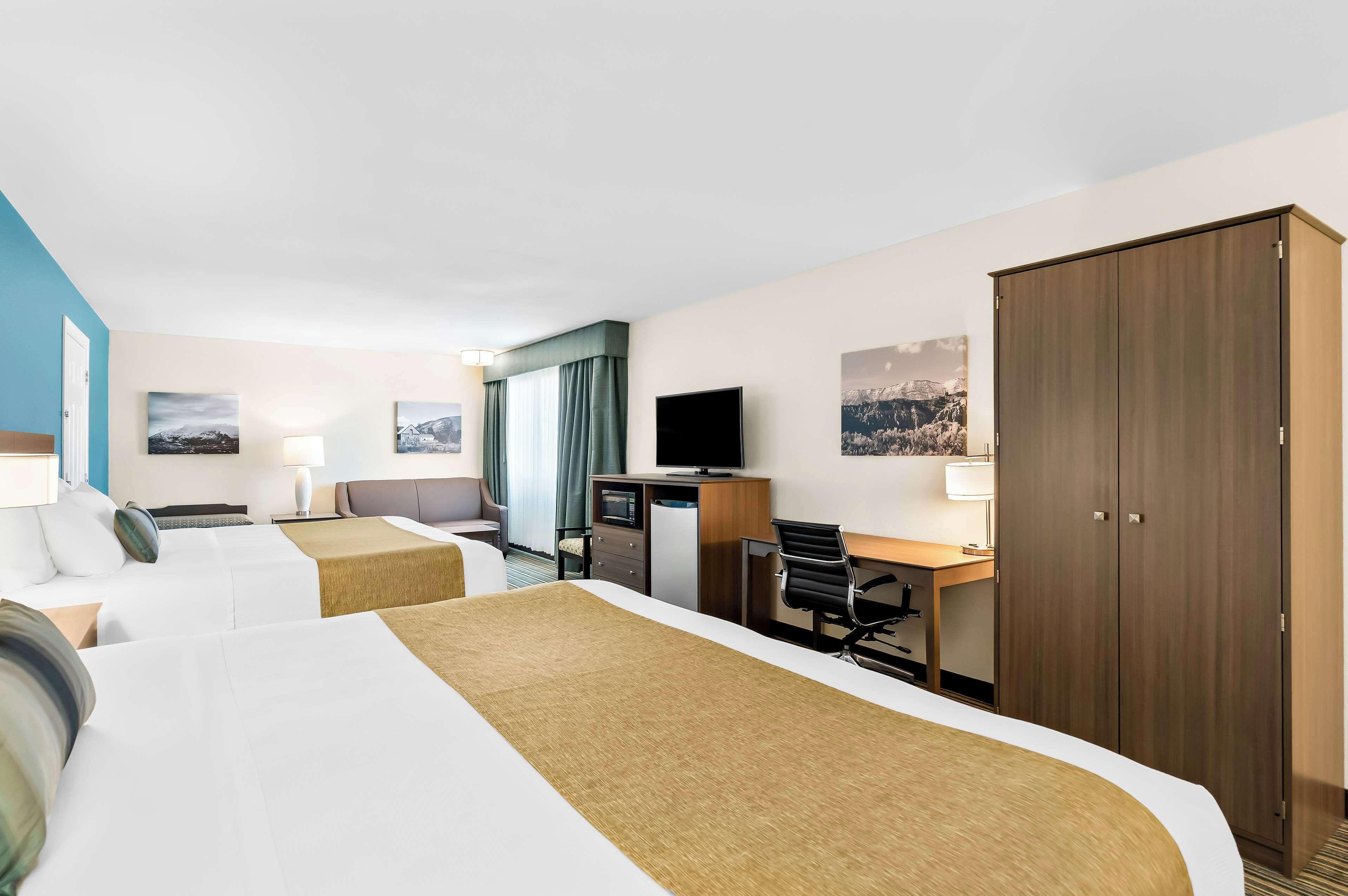 Large King Room with Two King Beds - Non-Smoking