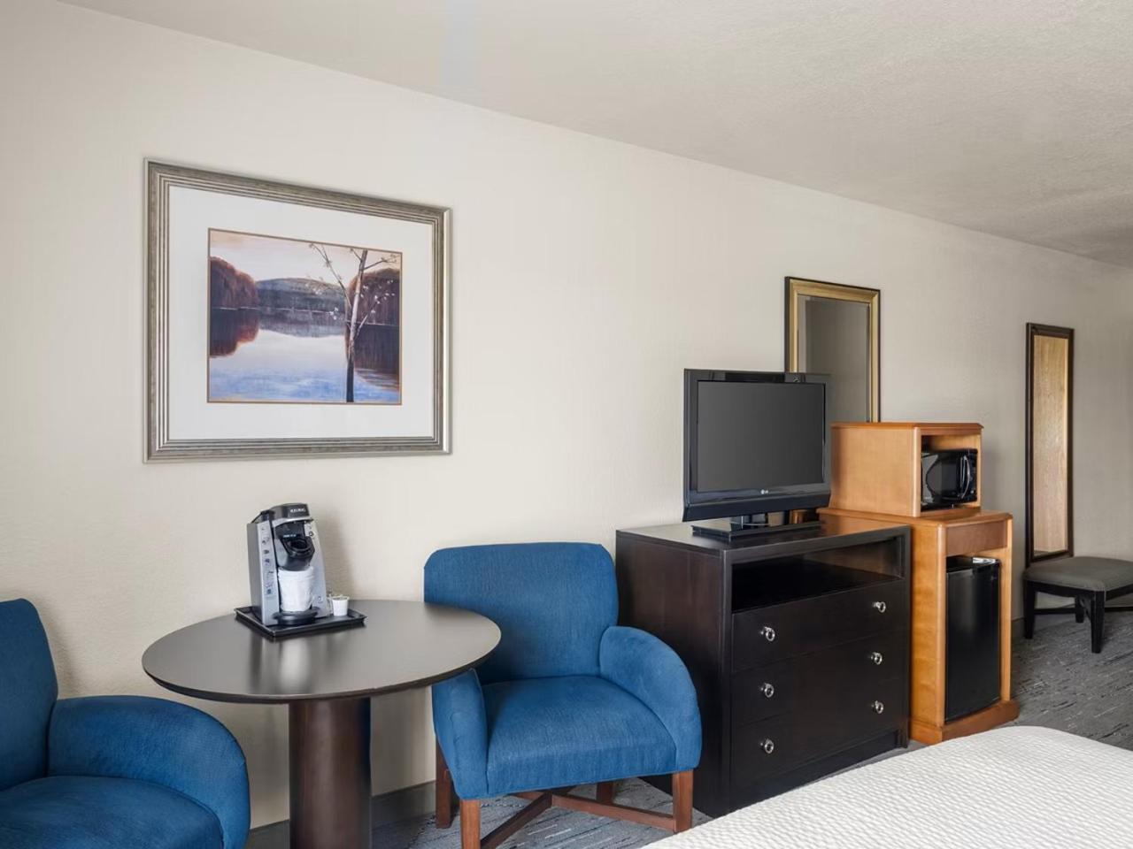 Standard Queen Room with Two Queen Beds - Non-Smoking