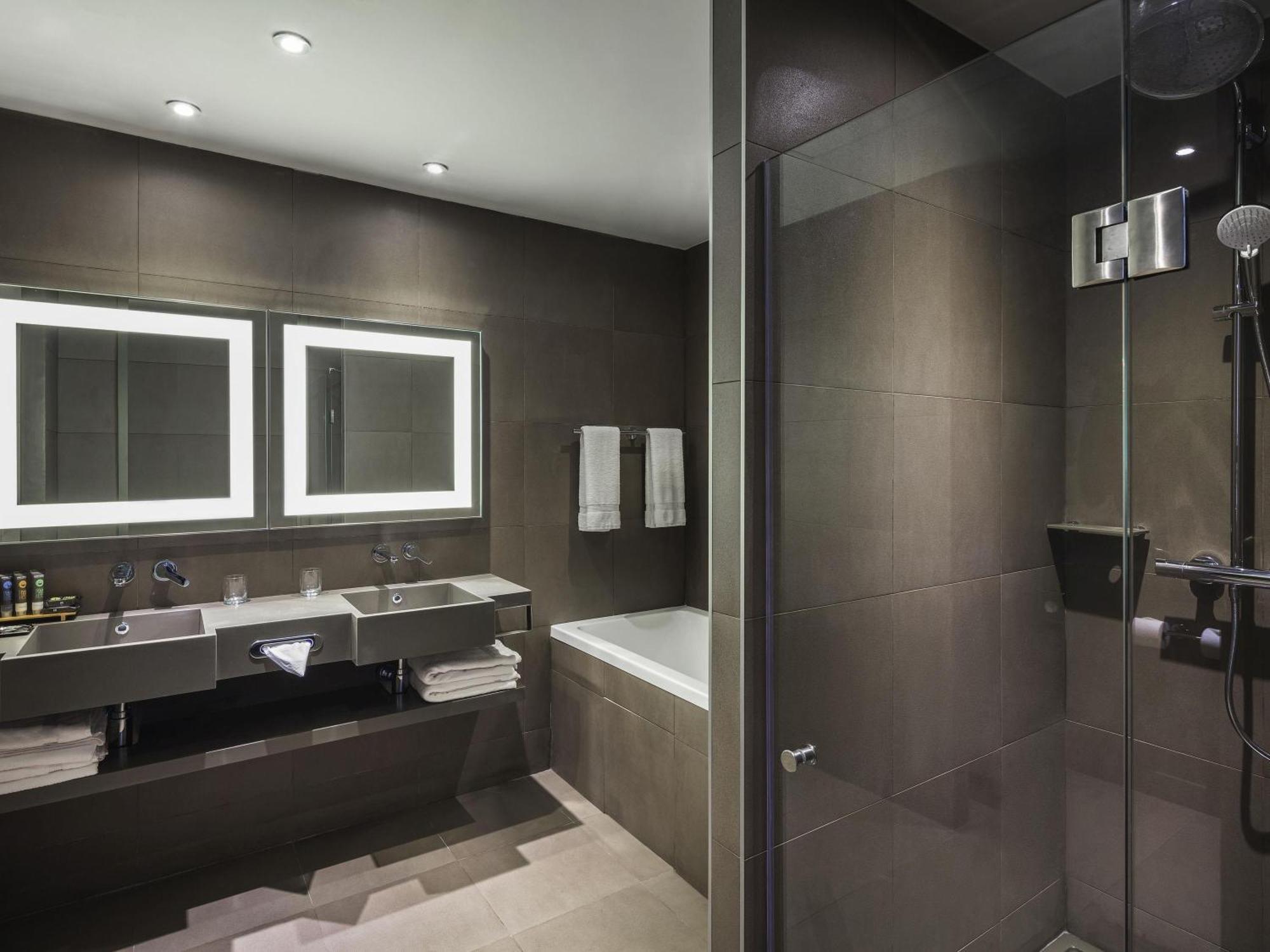 Superior King Suite