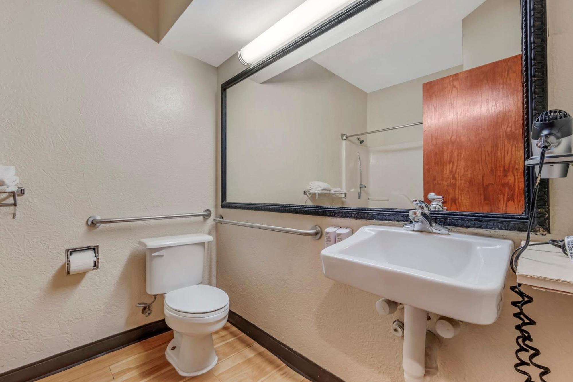 Superior King Room Disability Access Non-Smoking