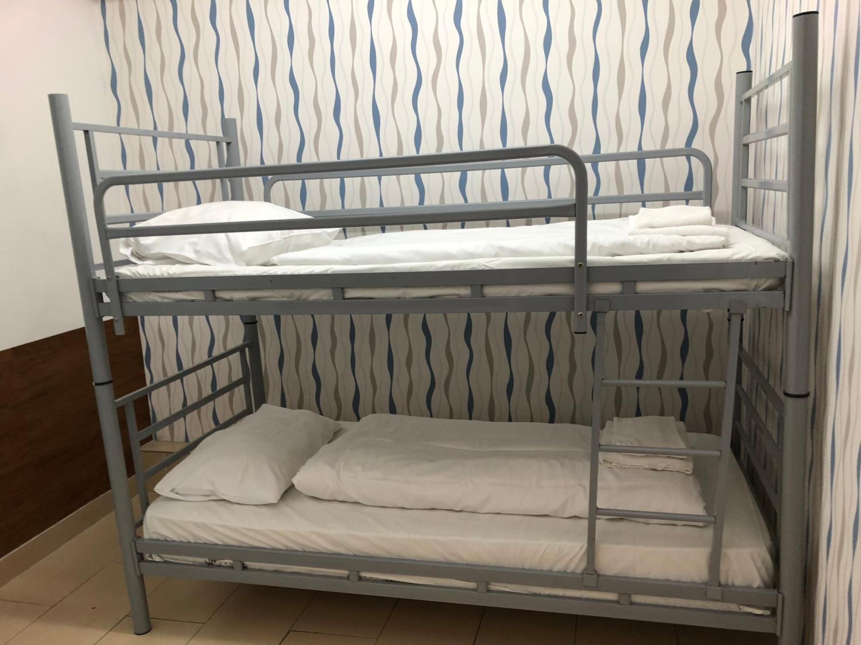 Vierbettzimmer mit Bad
