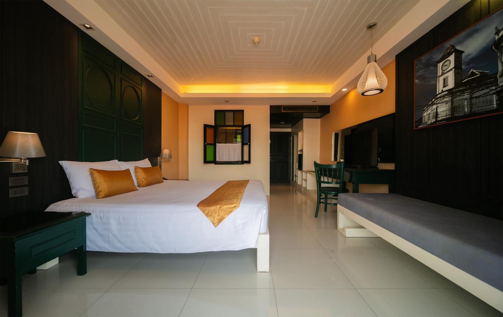 Deluxe Double or Twin Room with Balcony - Sino Wing