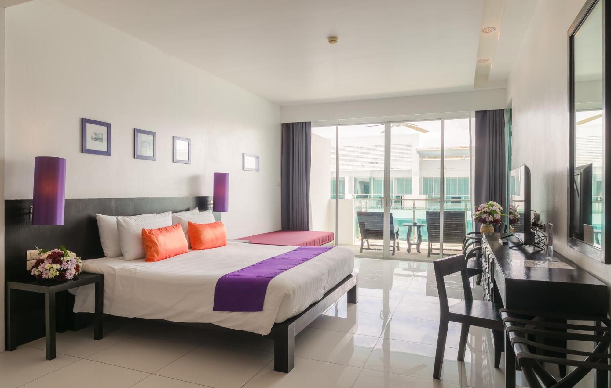 Deluxe Double Room with Pool View - Serene Wing