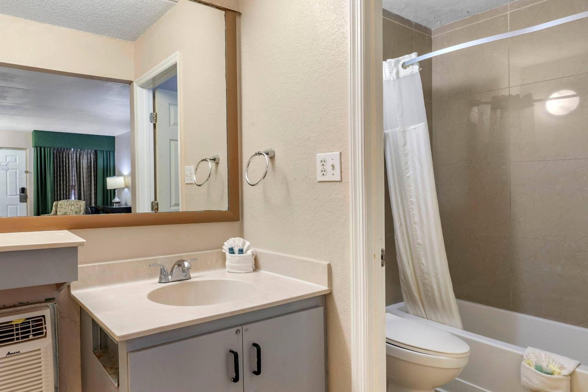 Double Room with Two Double Beds - Non Smoking