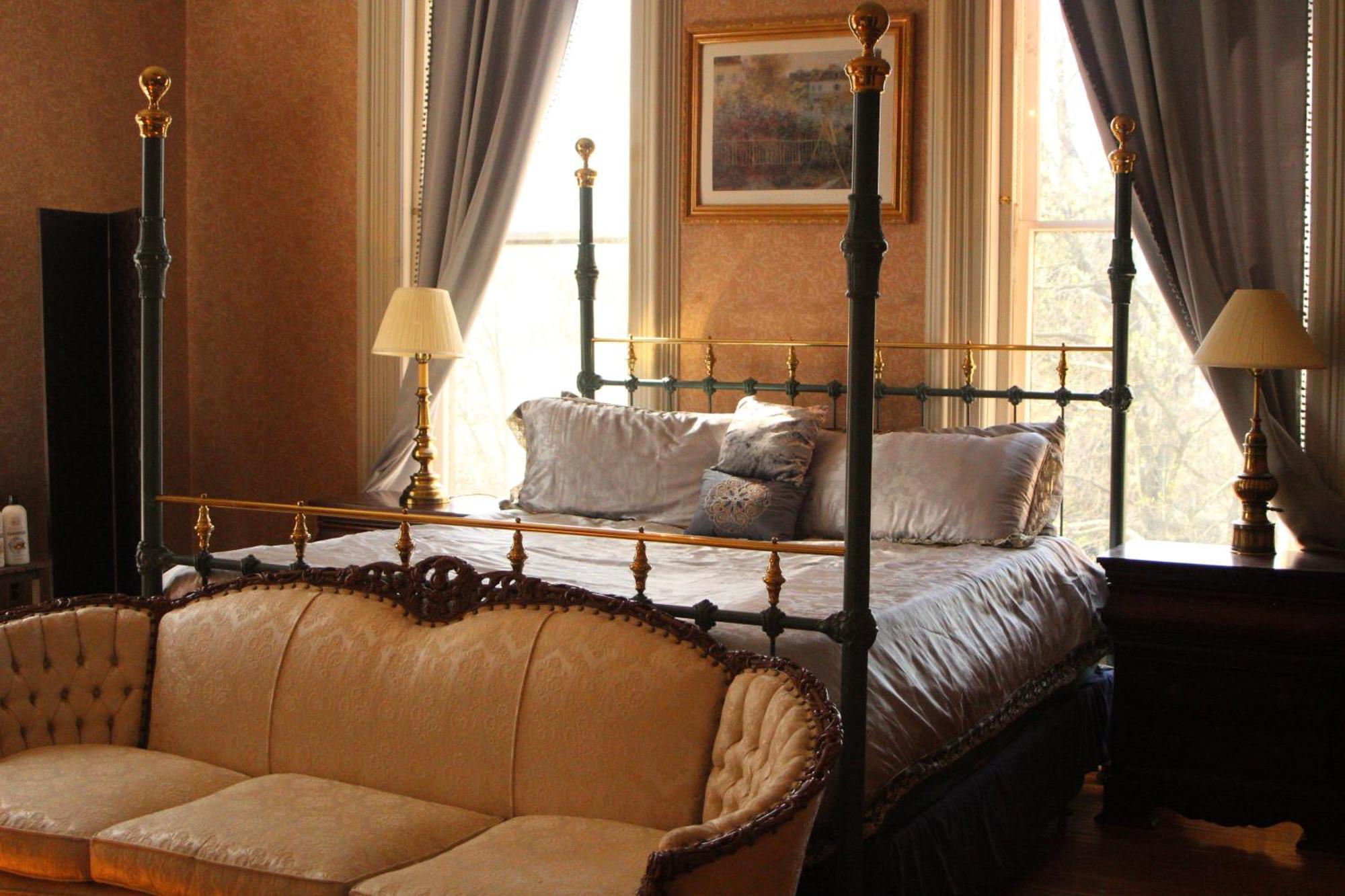 Deluxe King Studio