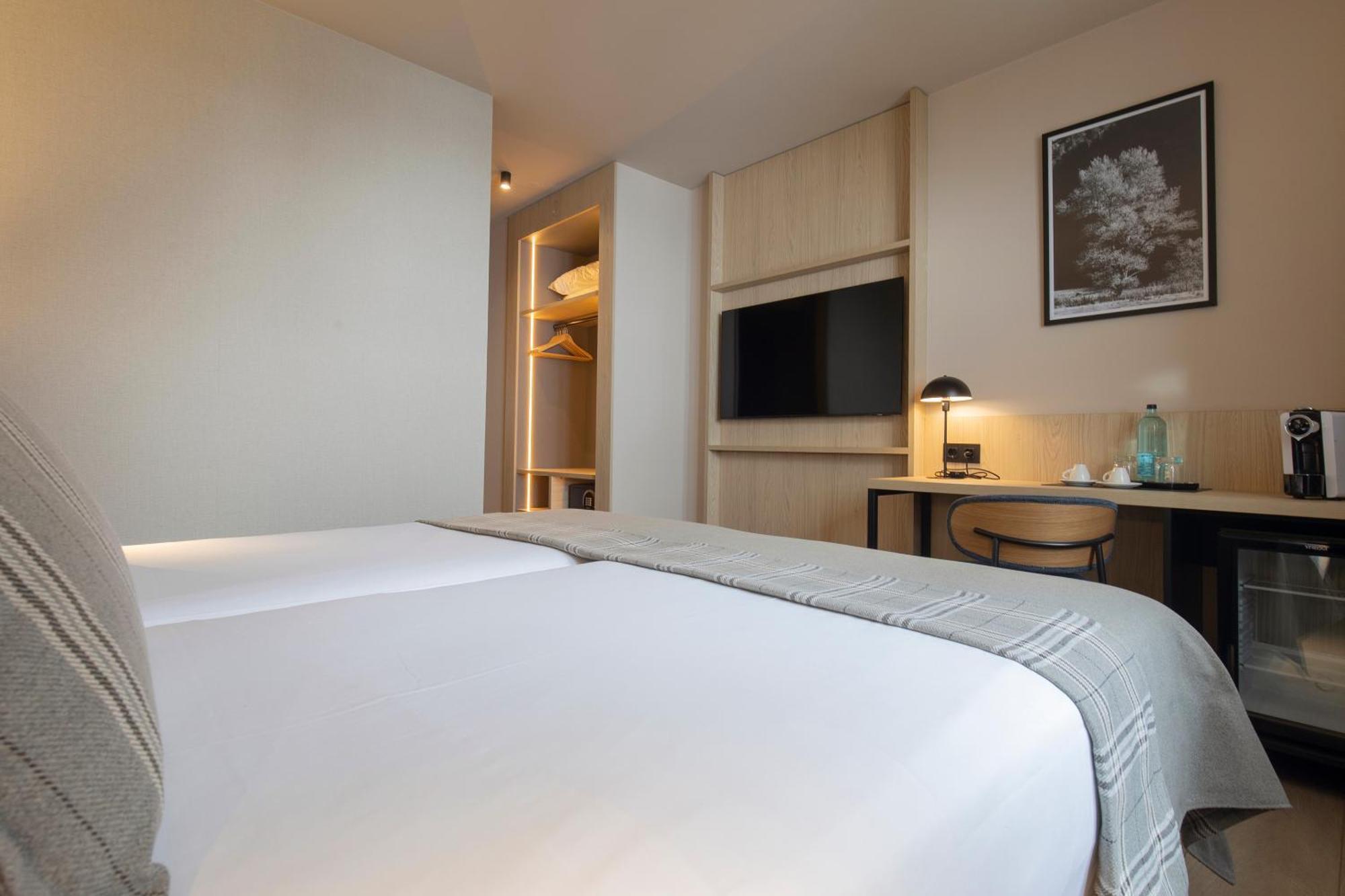 Quarto Triplo (2 Adultos + 1 Criança)
