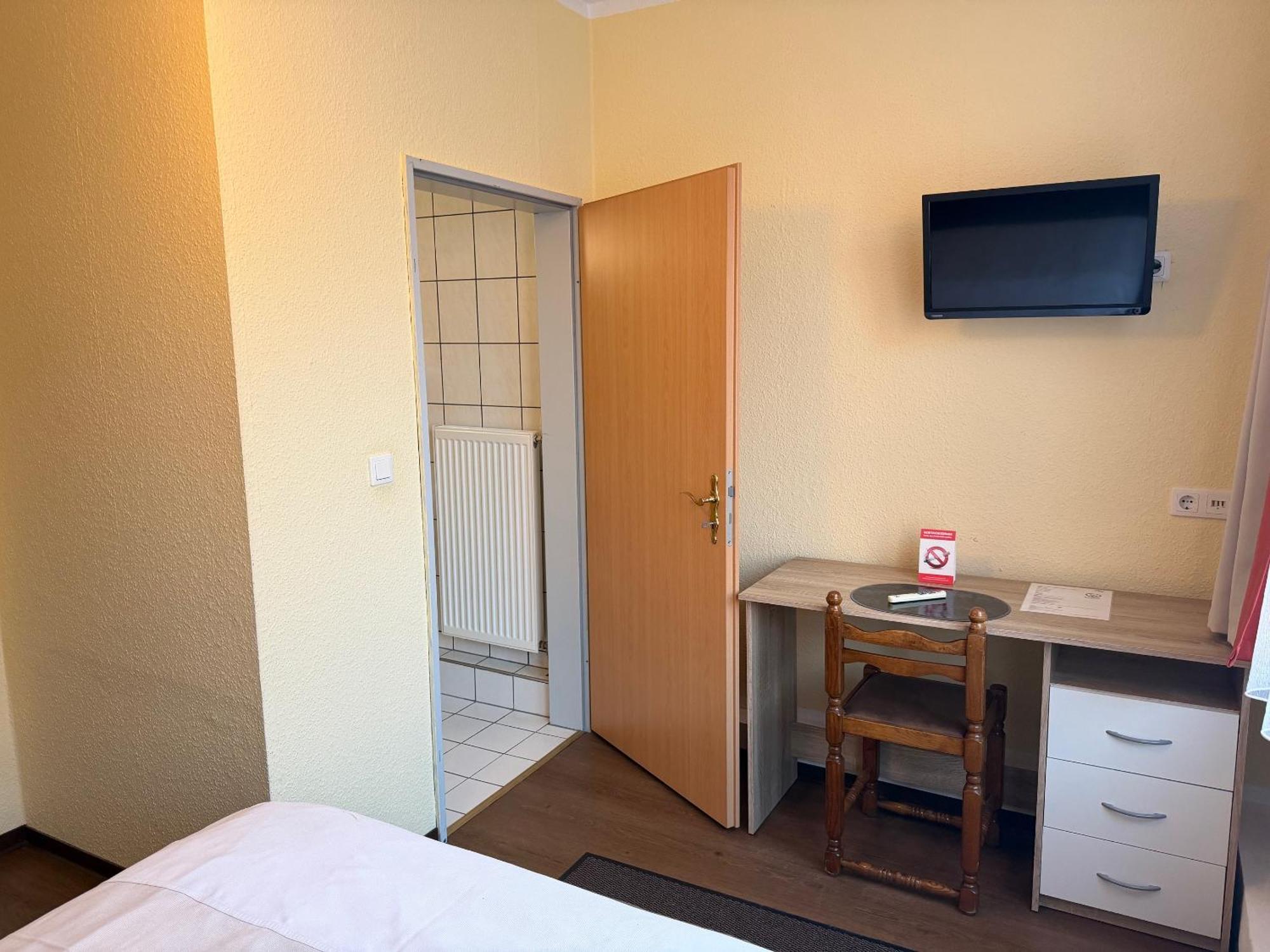 Single Room,1756504098:JPEG