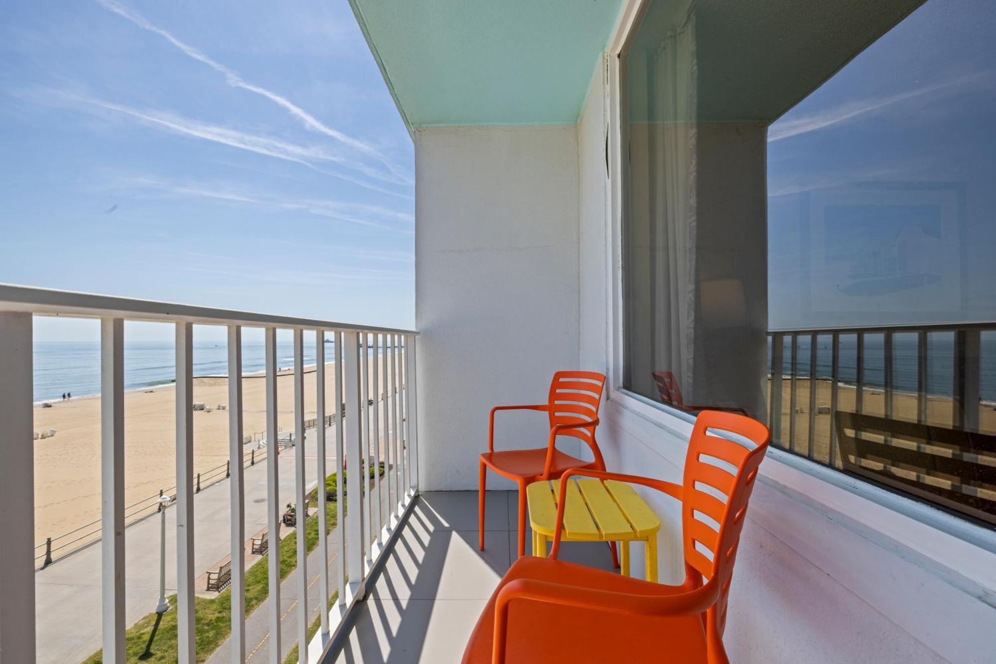 Superior Suite with Sea View - Oceanfront - Private Balcony