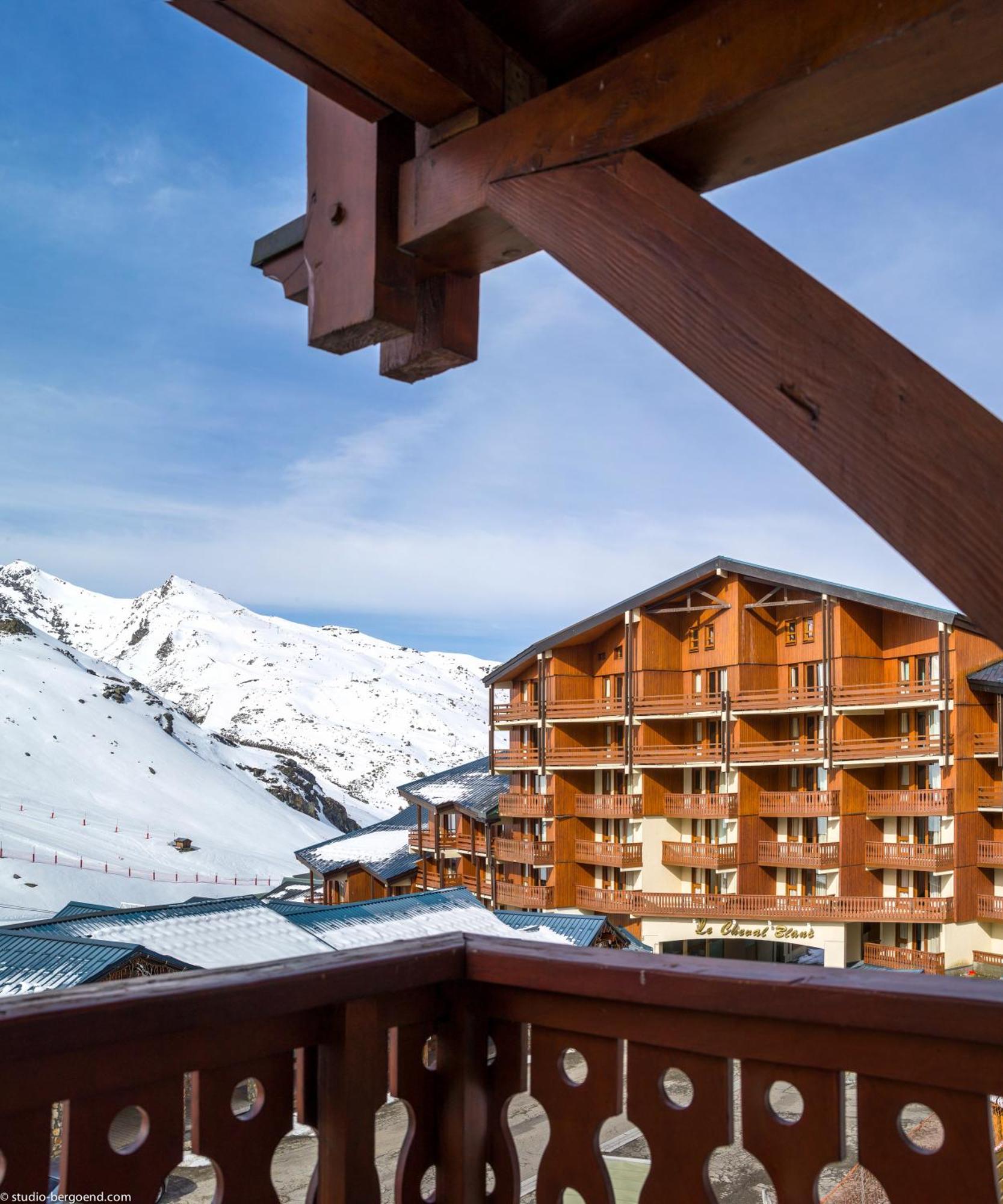 Three-Bedroom Apartment 6 people - Montana Soleil