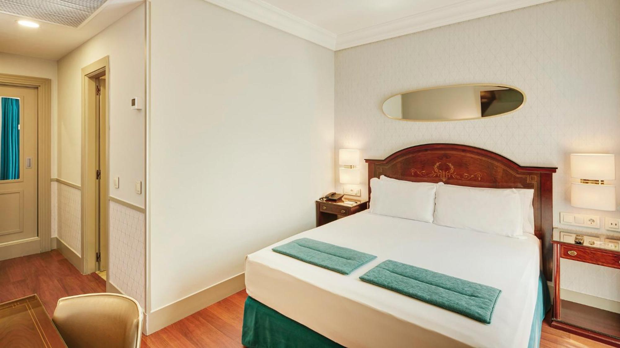 Quarto Duplo Standard com Vista Praça