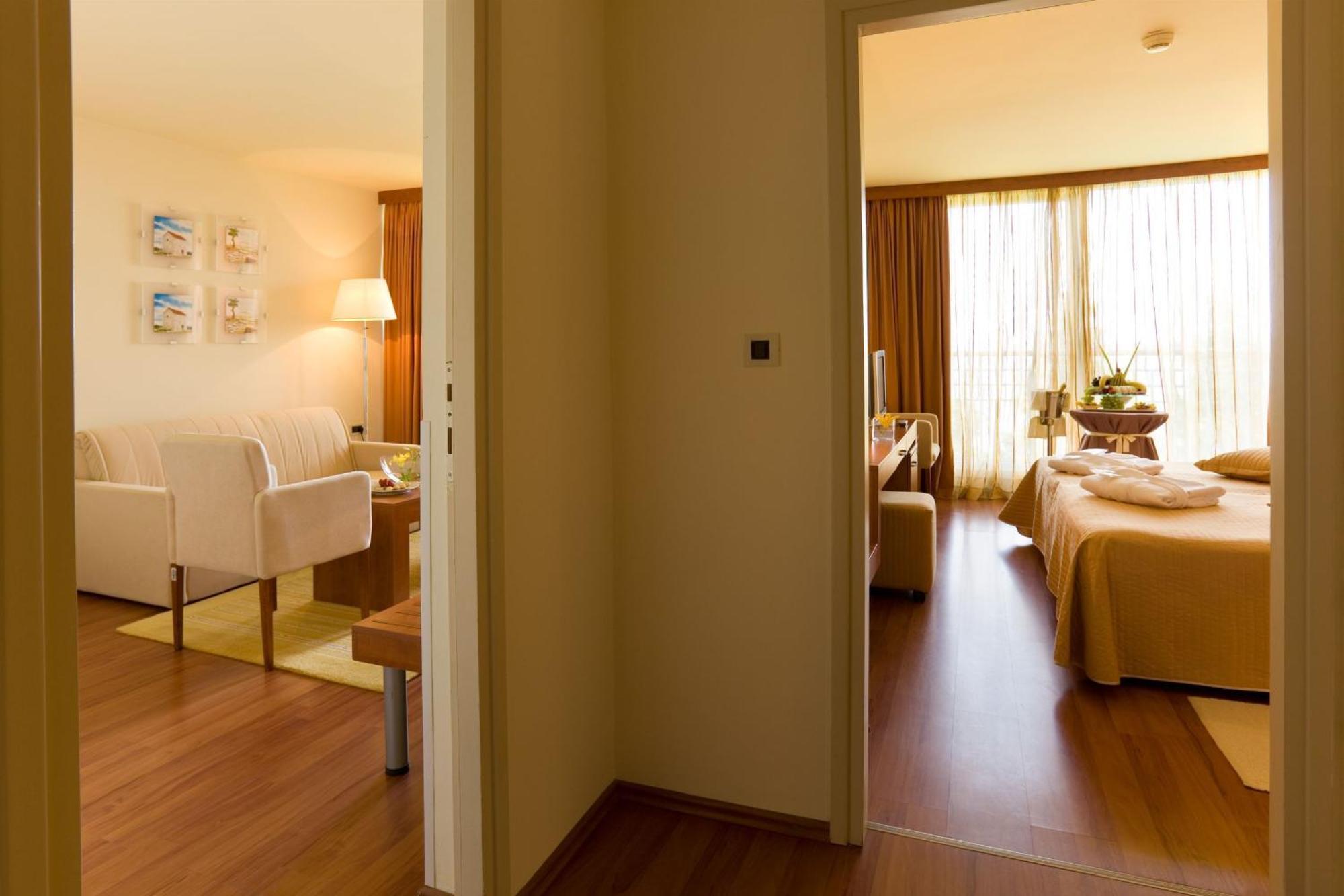 Suite with Balcony - Park Side