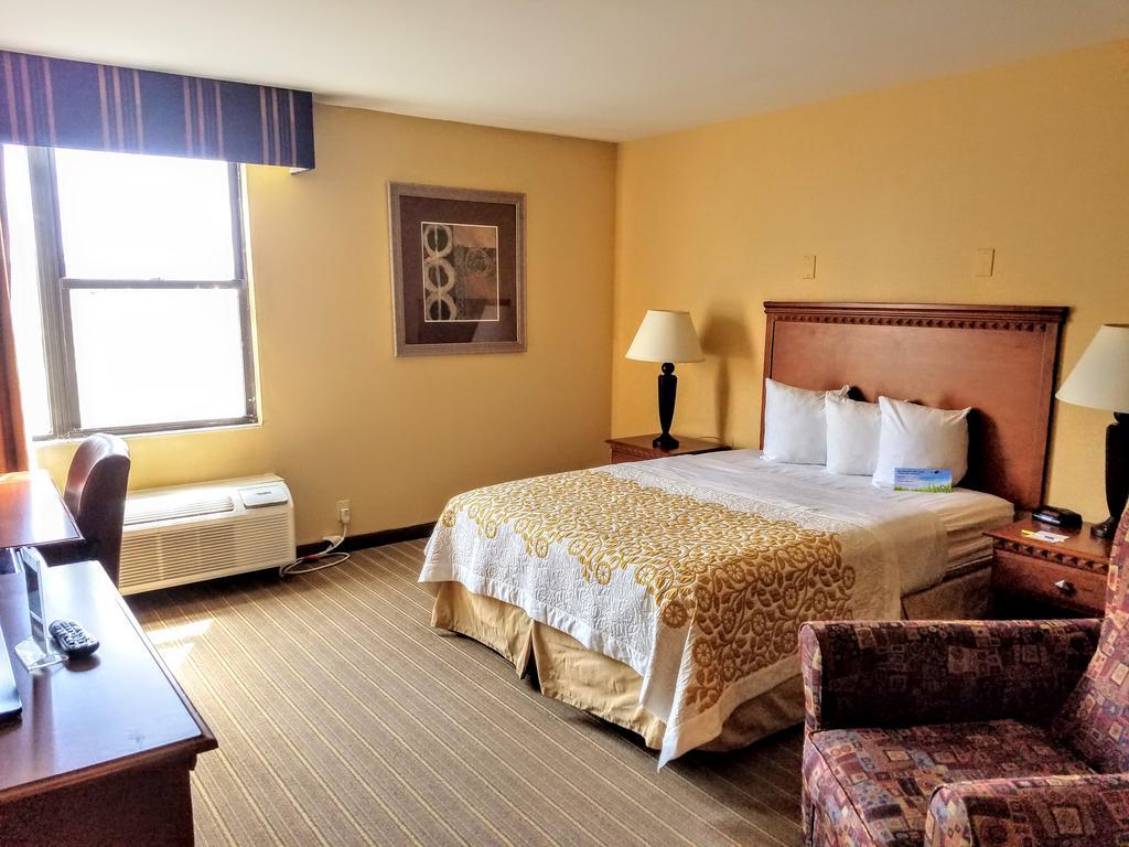 Queen Room - Mobility Access/Non-Smoking