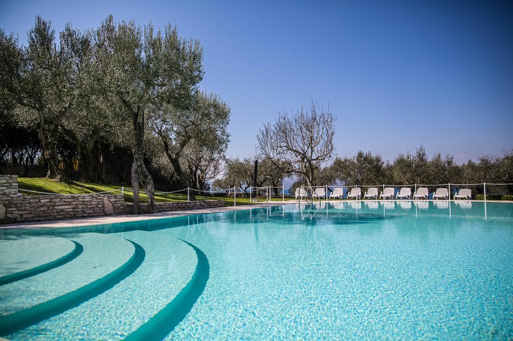 Deluxe Single Room with Balcony and Lake View