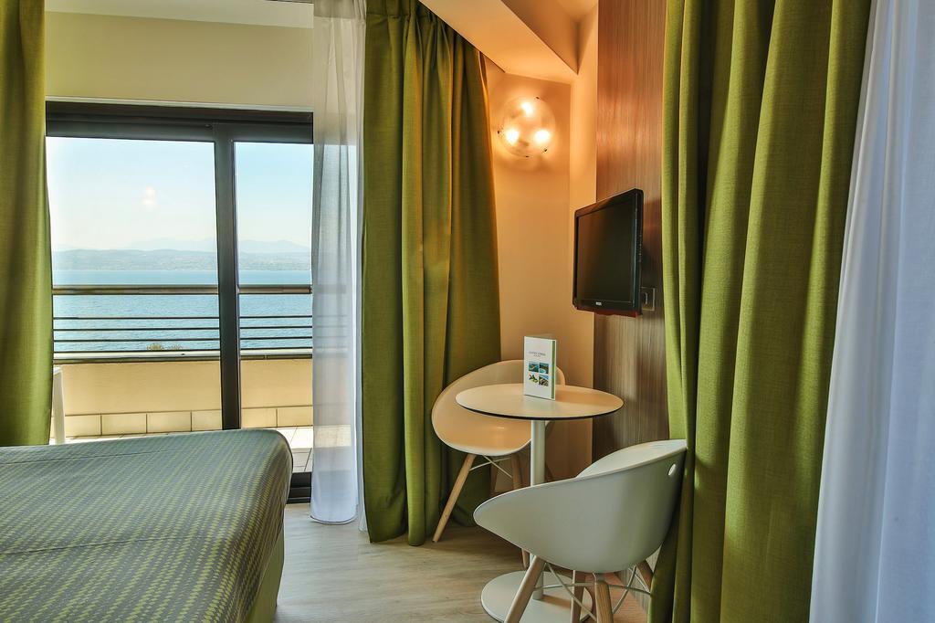Superior Double or Twin Room with Balcony and Lake View