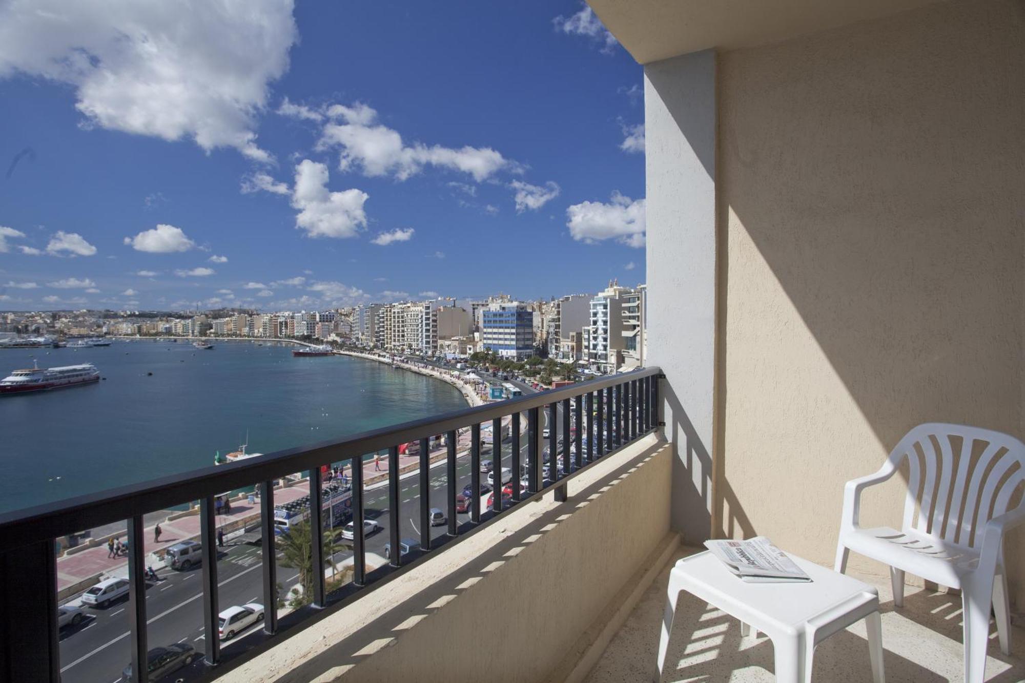 Quarto Triplo com Vista Mar