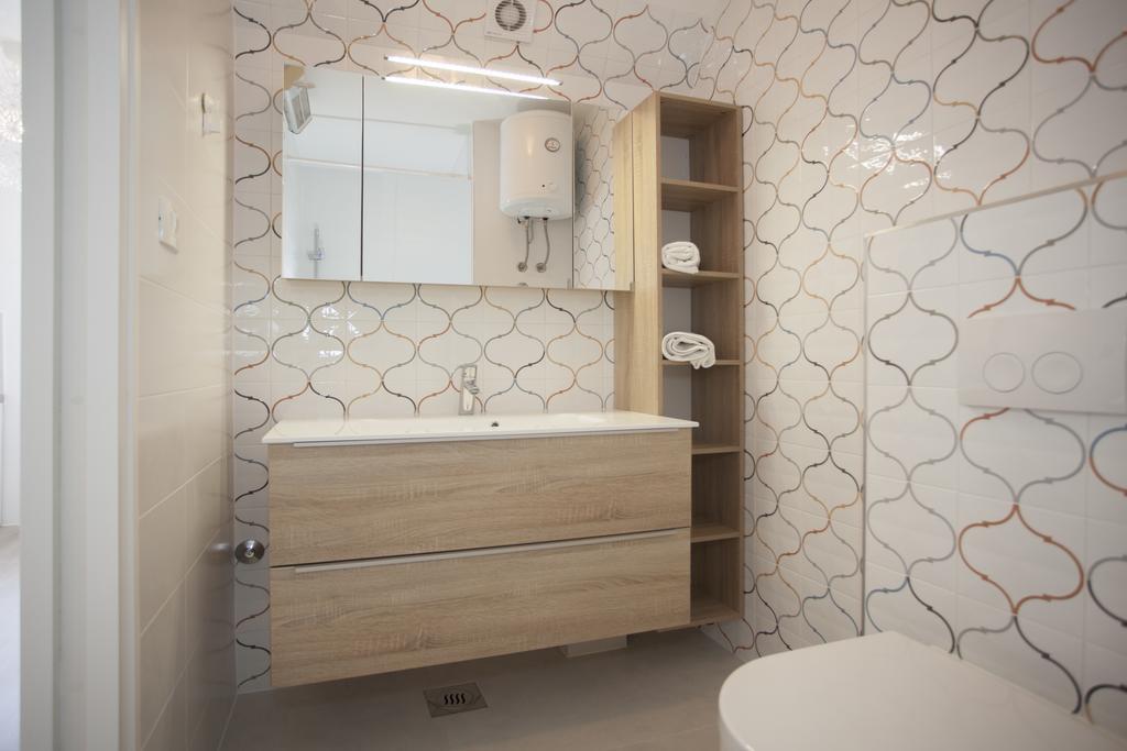 Deluxe Double Room (2 Adults + 1 Child)