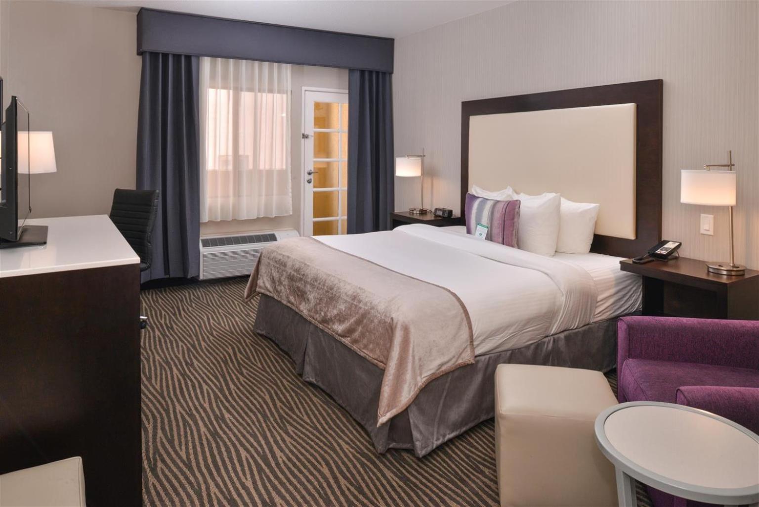 Double Room with Bath - Mobility Accessible/Non-Smoking