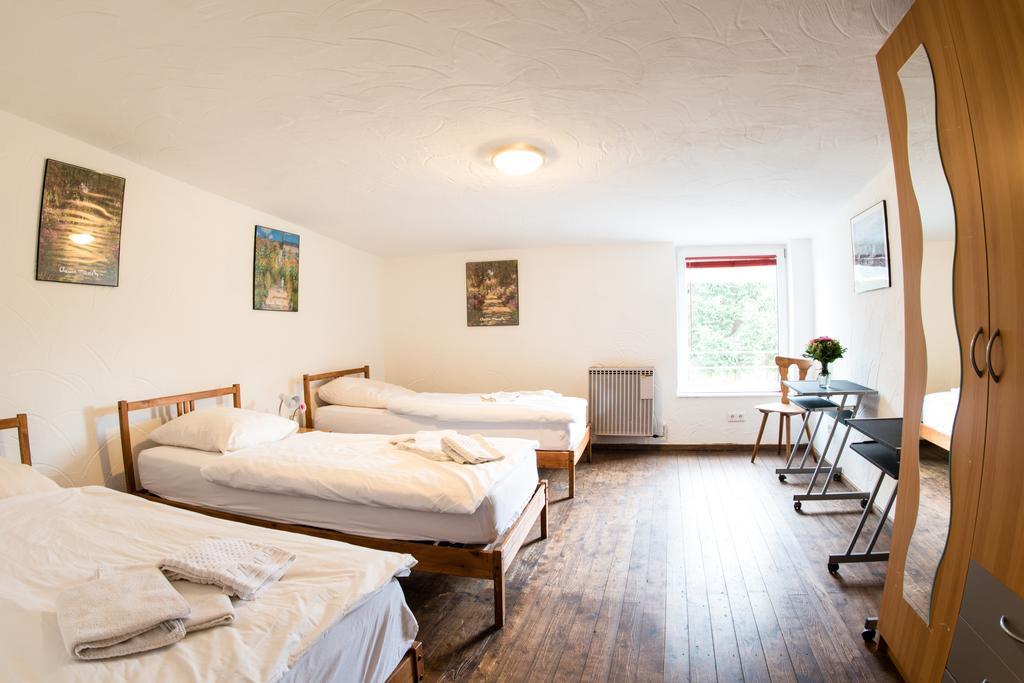 Vierbettzimmer mit Bad