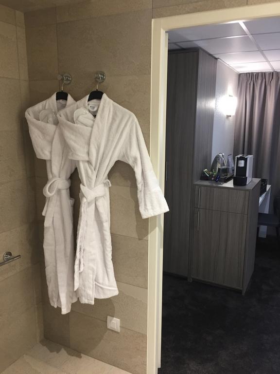 Camera Comfort con Letto Matrimoniale e Divano-Letto Singolo