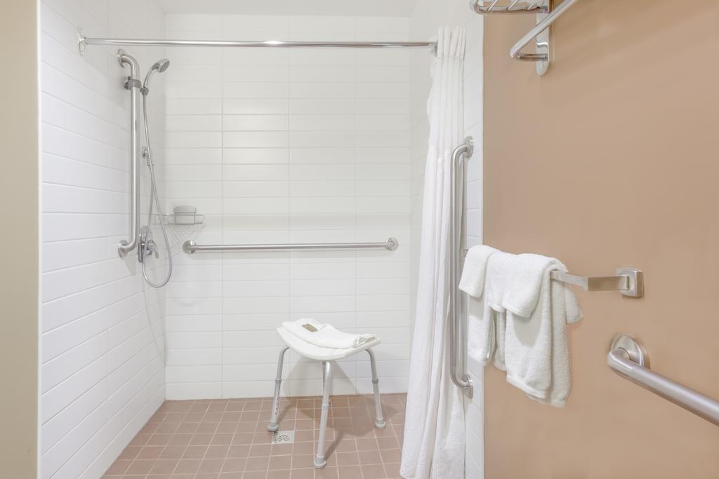 Queen Room with Two Queen Beds and Roll-in Shower - Mobility Accessible/Non-Smoking