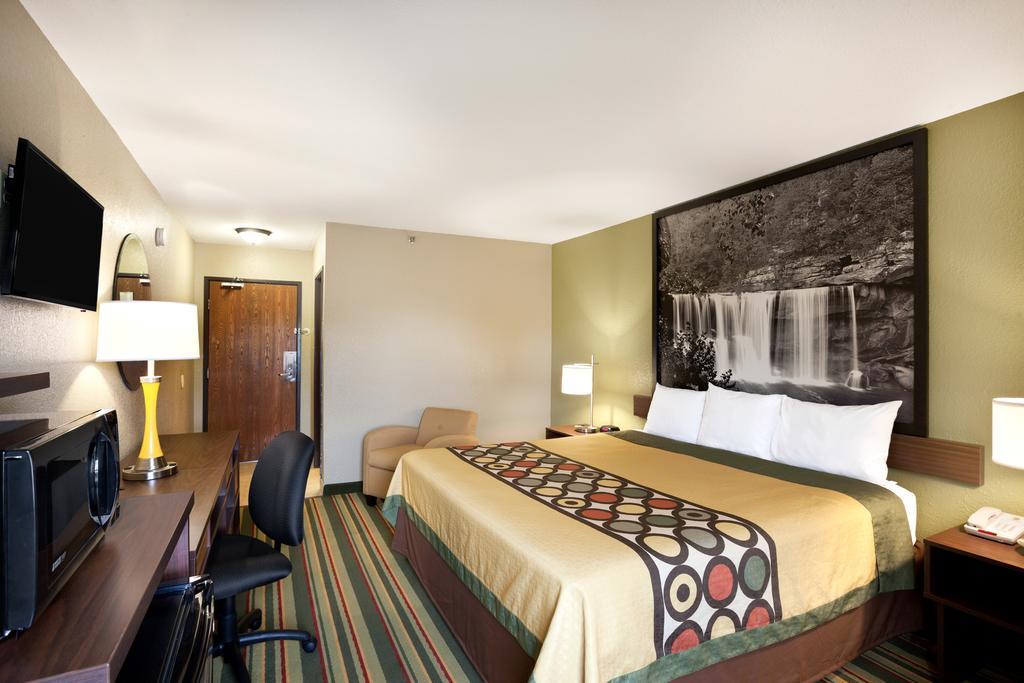 Deluxe King Room - Non-Smoking
