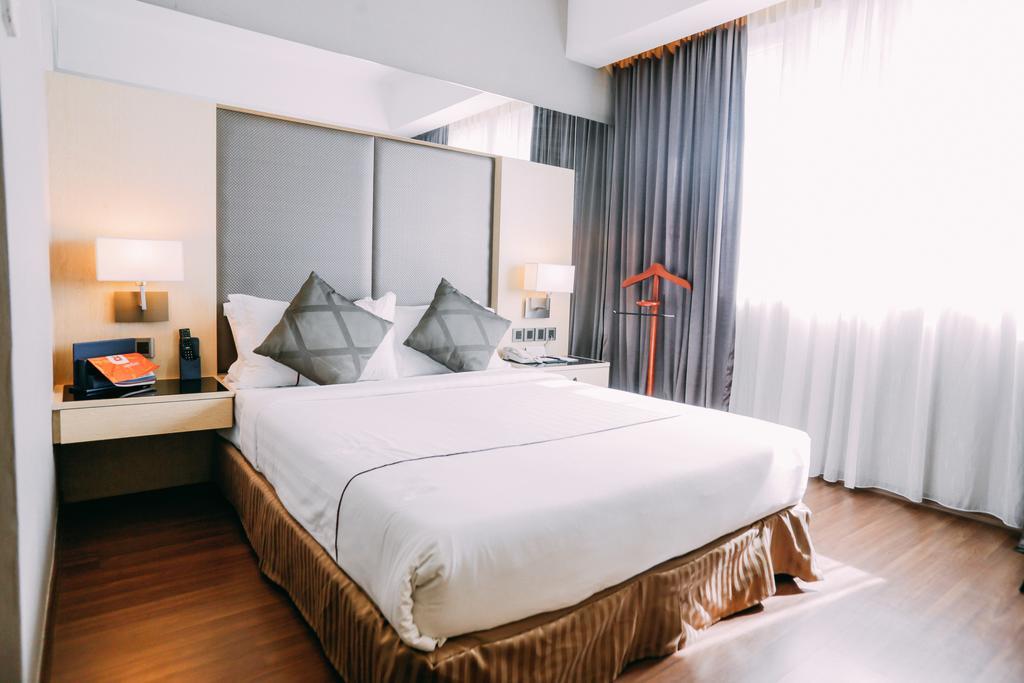 Club Deluxe Queen Room