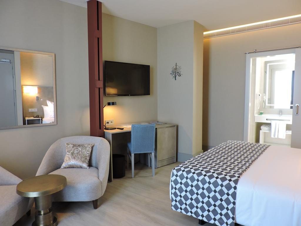 Quarto Deluxe com Cama de Casal ou 2 de Solteiro e Terraço